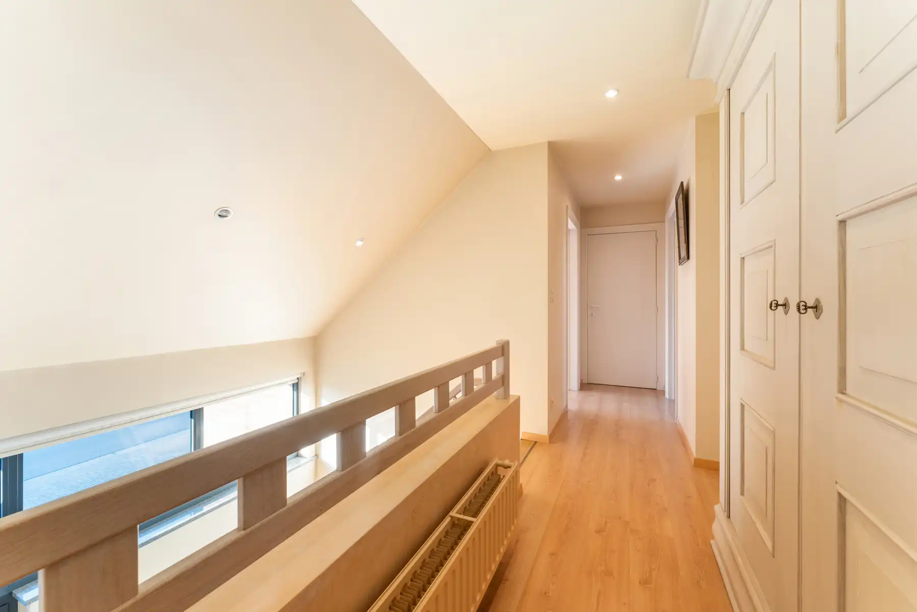 Verzorgde woning met ruim bijgebouw op perceel van 1.369 m² foto 14