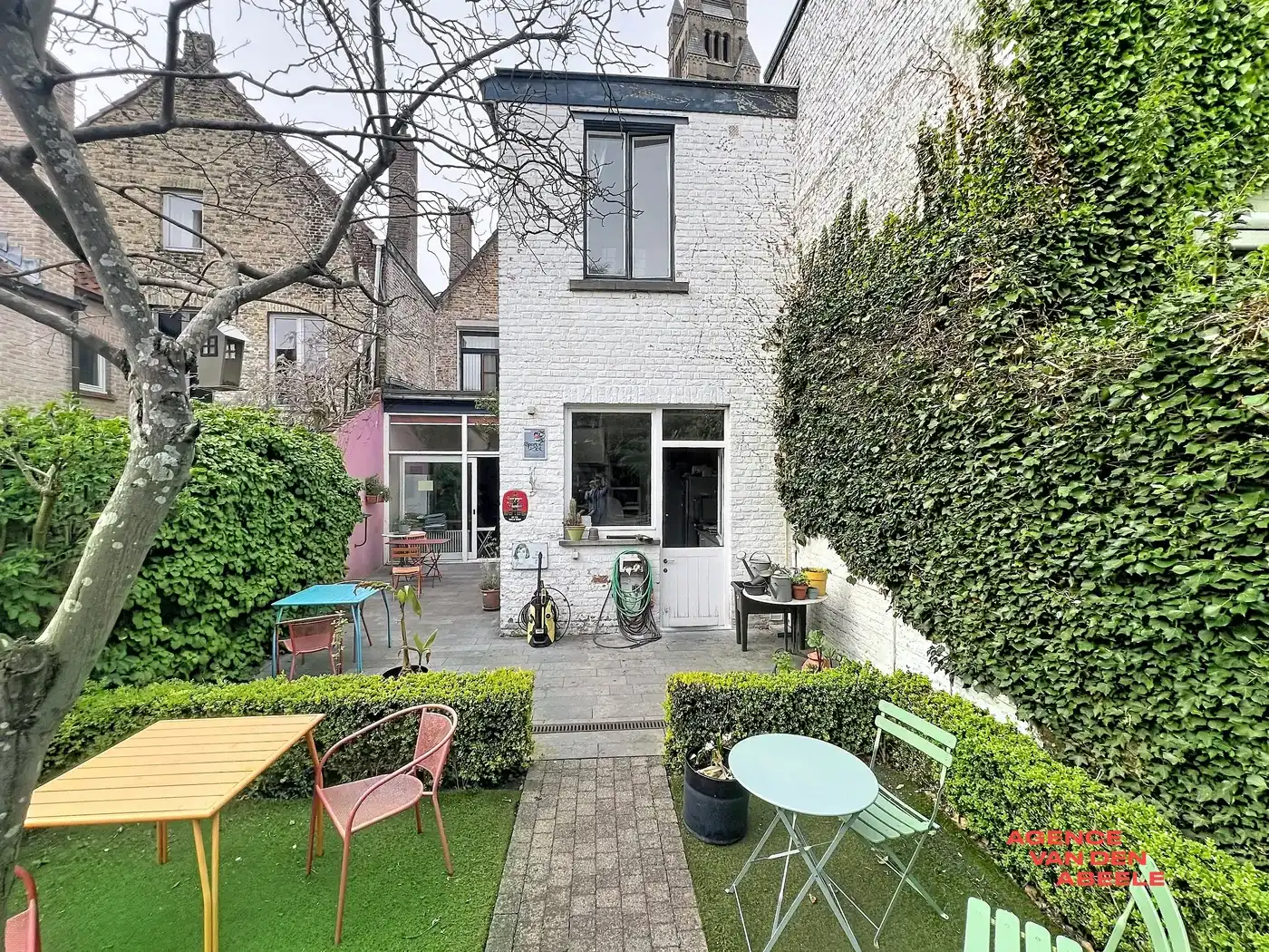 Centraal gelegen handelswoning met 4 slaapkamers en riante tuin  foto 26
