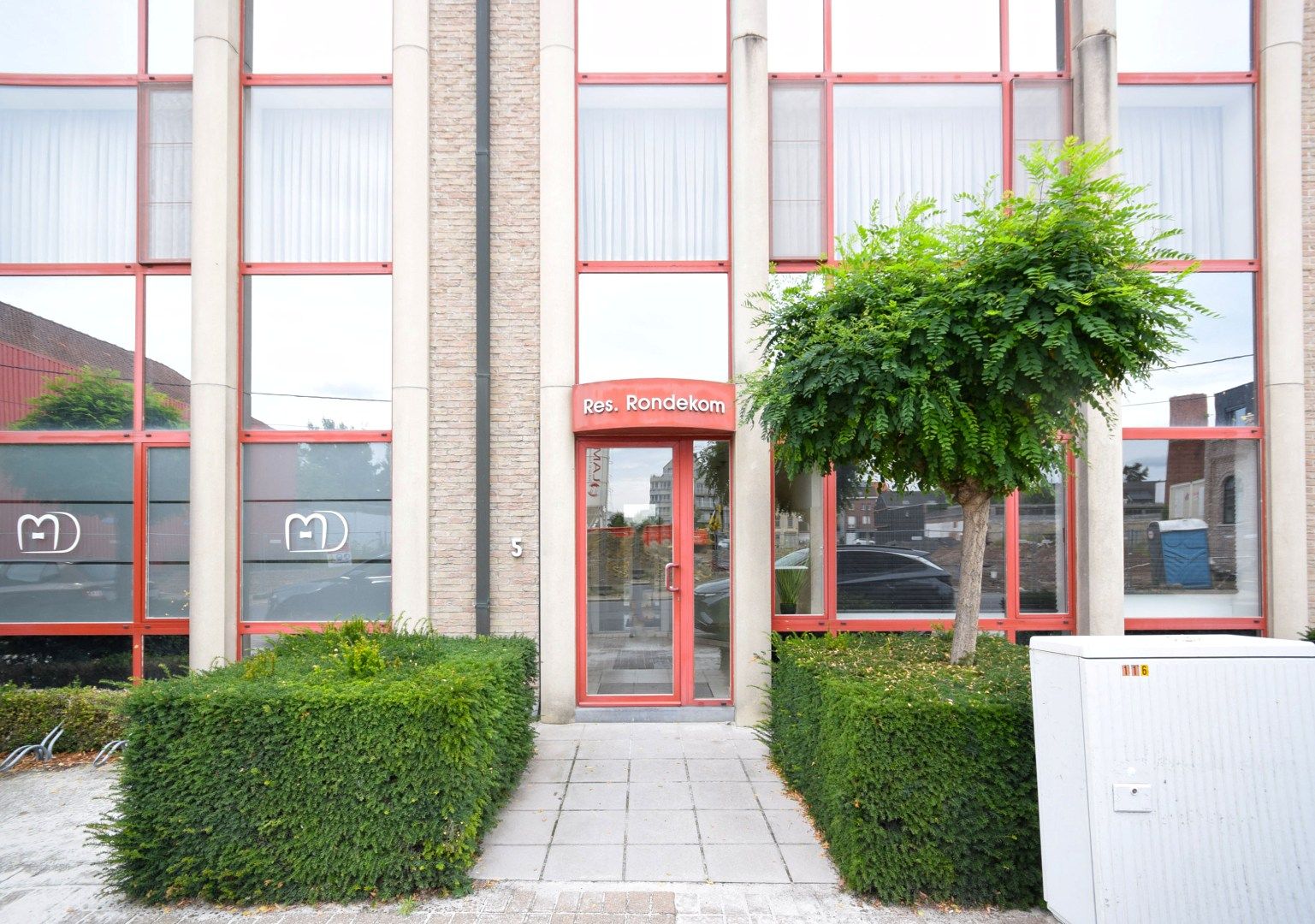 APPARTEMENT MET DRIE SLAAPKAMERS EN TERRAS NABIJ CENTRUM ROESELARE foto 2