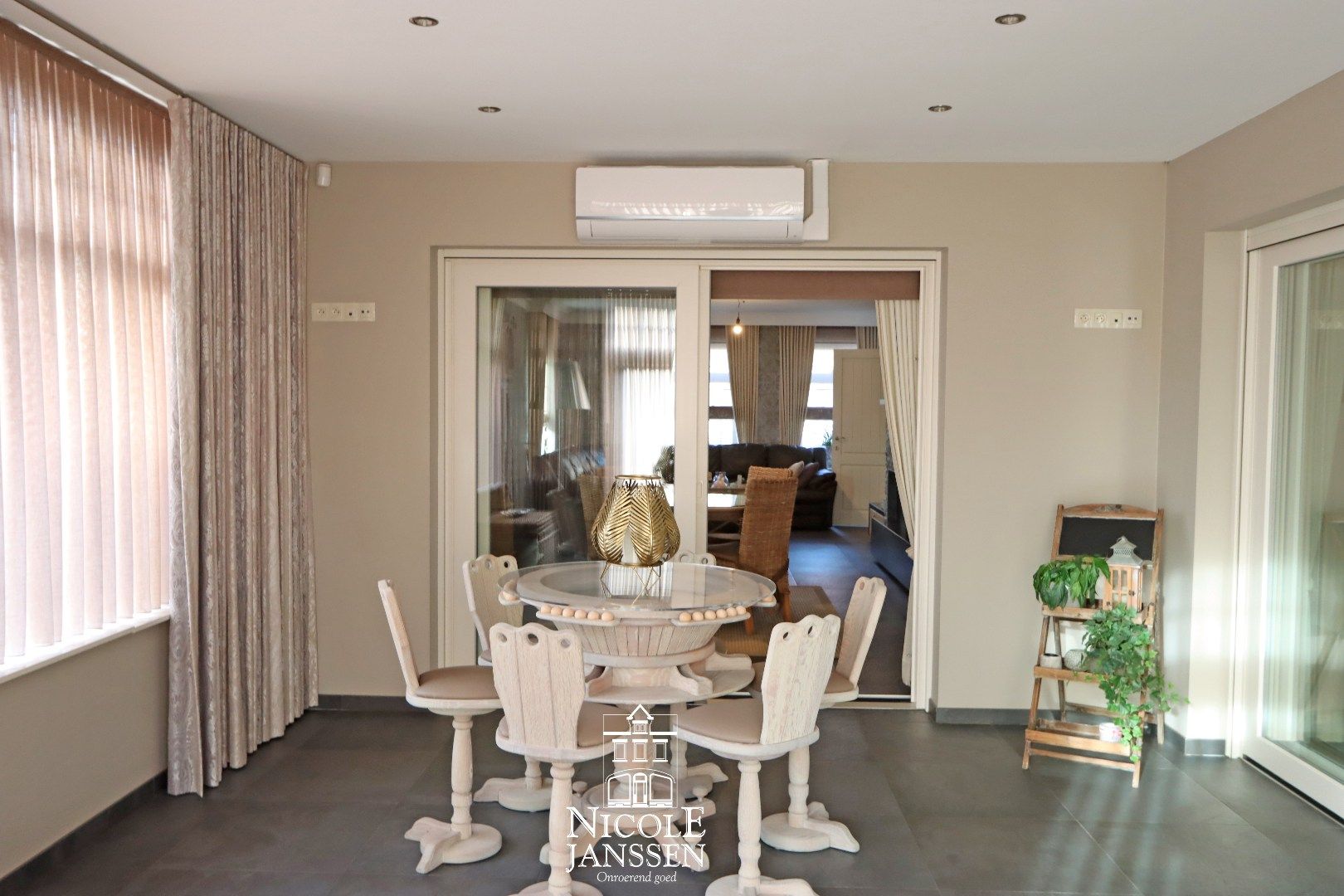 Ruime halfvrijstaande woning  foto 8