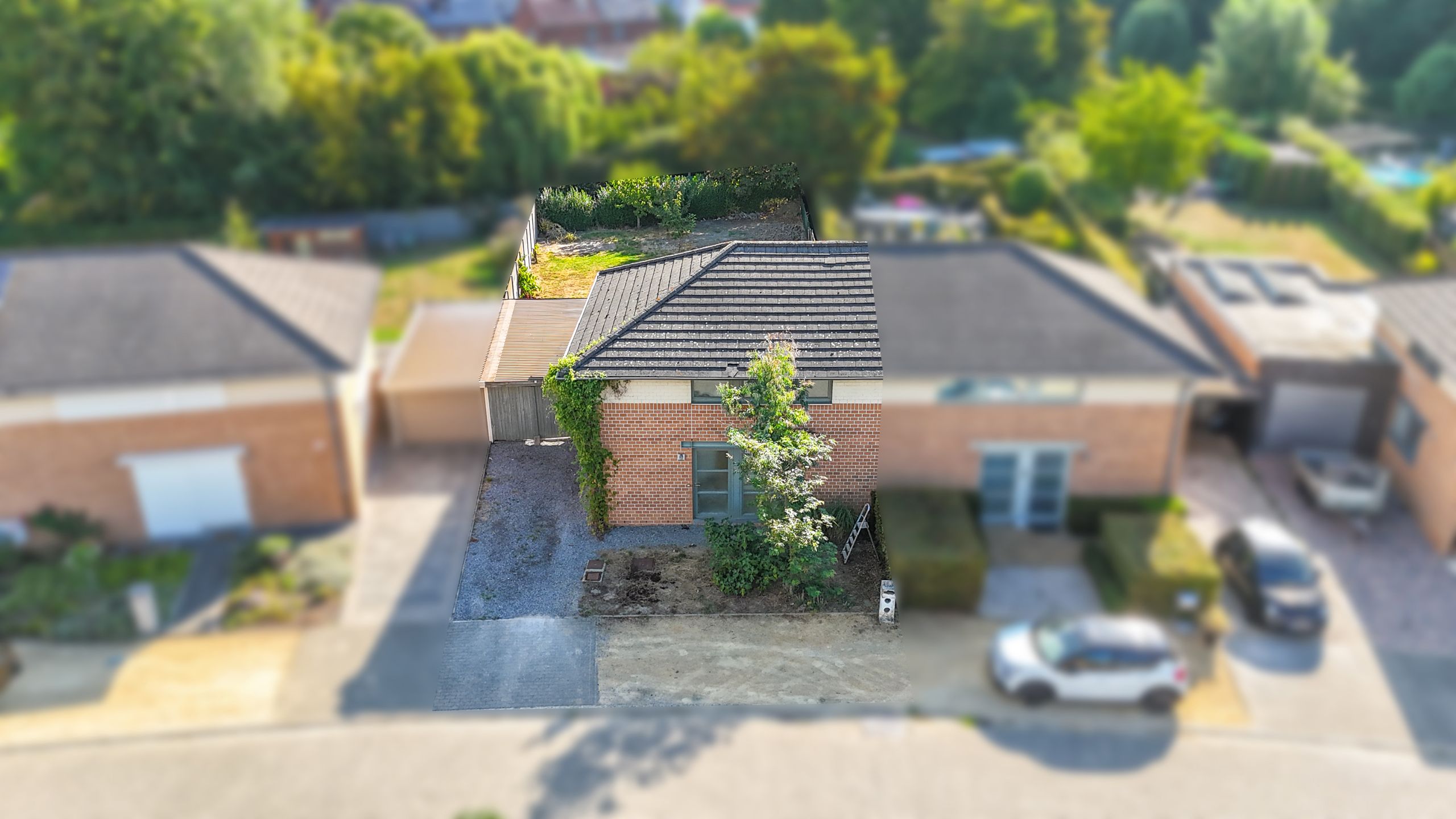 Te renoveren woning met grote tuin in doodlopende straat! foto 5