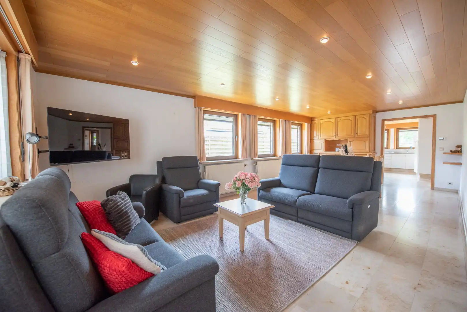 🎉 OPENDEUR zaterdag 13/06 🎉 Iedereen welkom van 12u t.e.m. 13u!   Rustig gelegen, goed onderhouden bungalow op 603 m² in Zulte foto 2