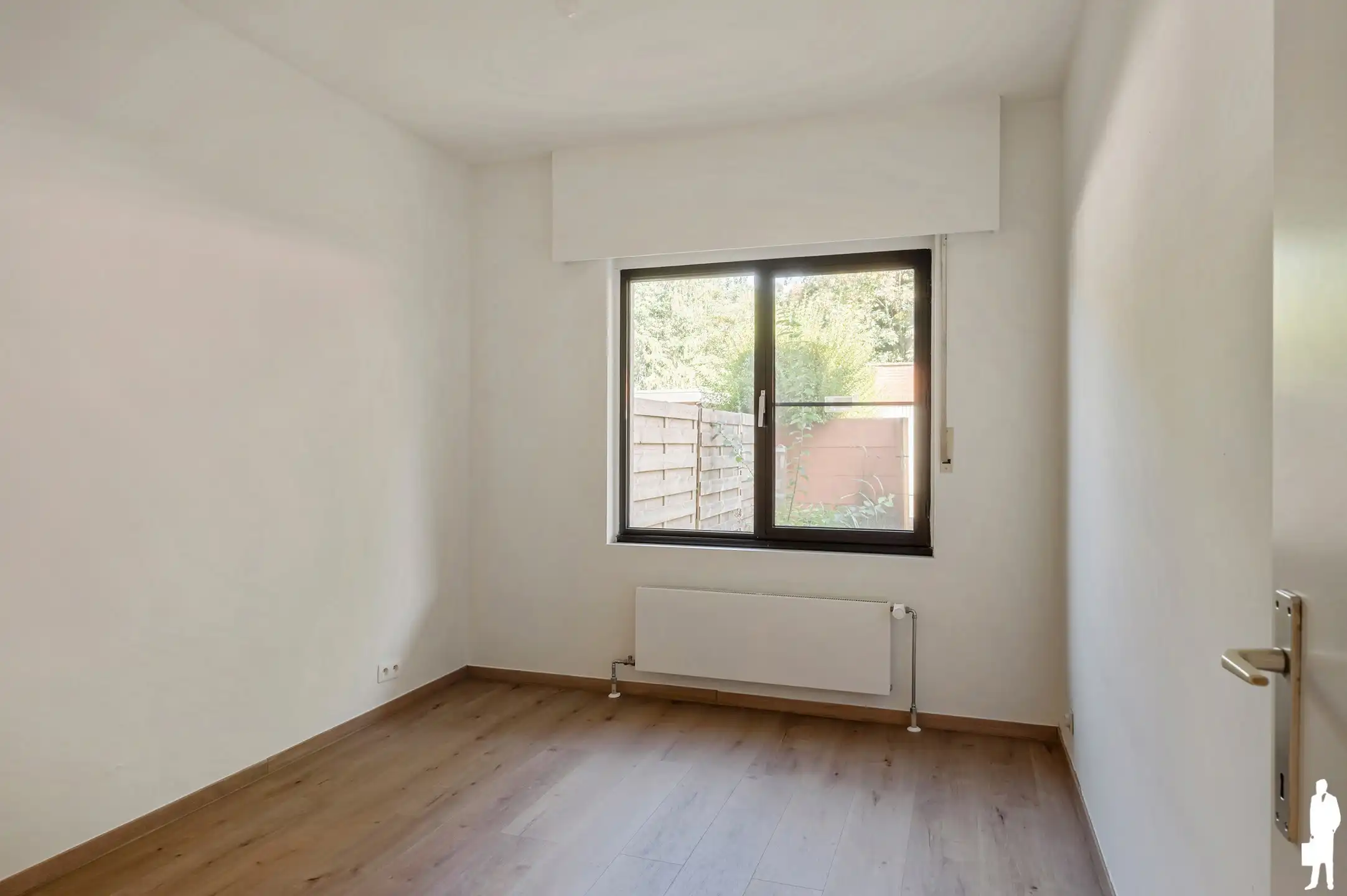 Gelijkvloers appartement van ca. 110m² met 2 slpk, garagebox en tuin - gerenoveerd in 2023 foto 7