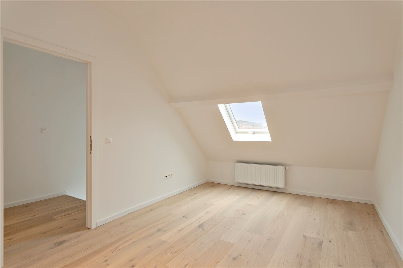  RUIM - KARAKTERVOL TRIPLEX appartement met 4 SLPK | vlakbij Berchem station. foto 20