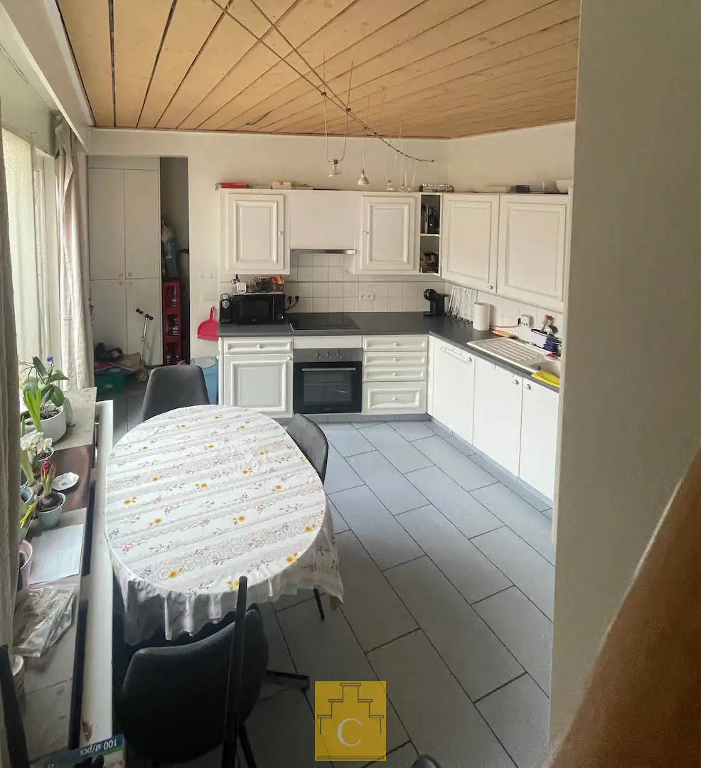 Brugs huis in de schaduw van Jeruzalemkerk, authentieke 16e-17e eeuwse gevel foto 4