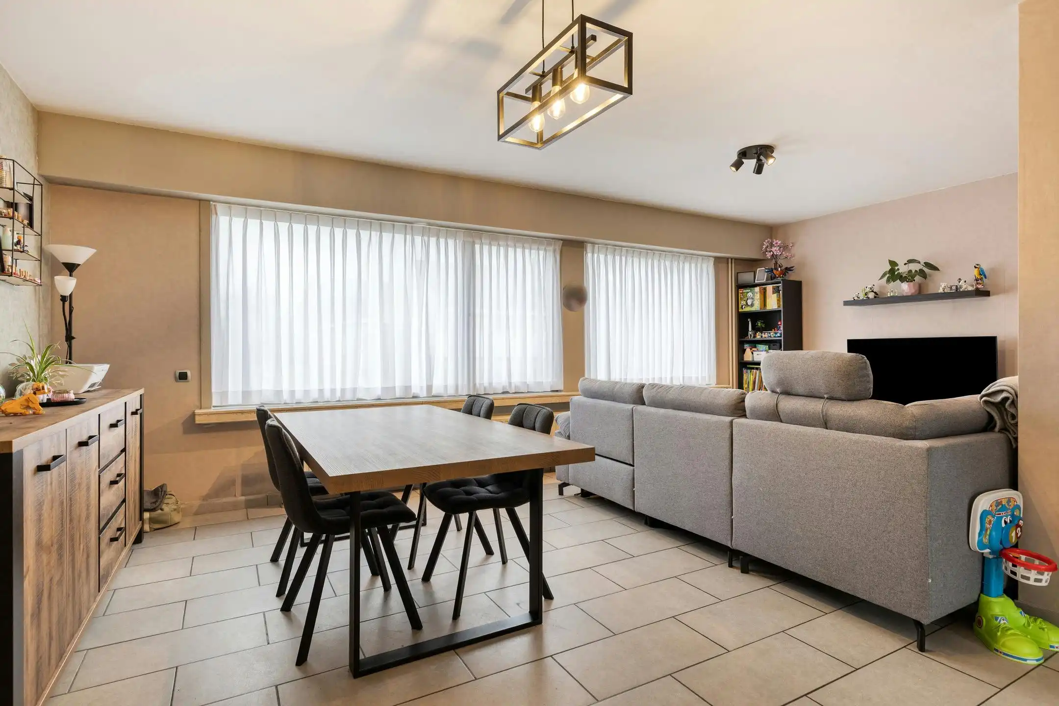 Gezinswoning met 3 slaapkamers en ruime garage op topligging foto 5