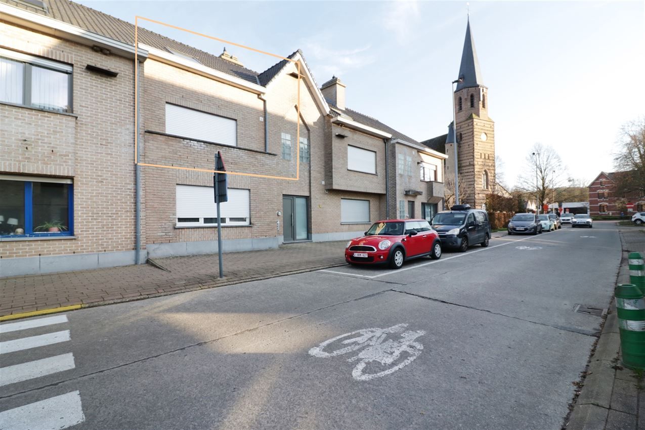 Duplex met twee slaapkamers, twee terrassen op rustige locatie foto {{pictureIndex}}