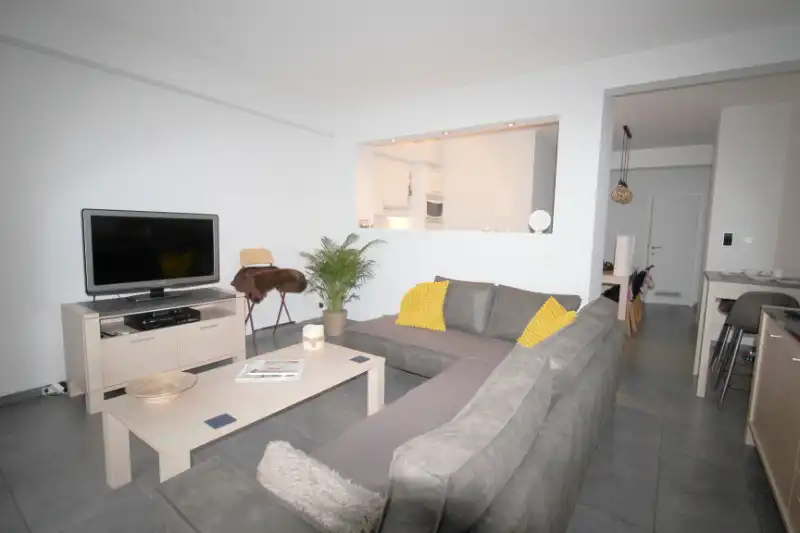 Ruim gemeubeld appartement met 2 slaapkamers foto 3