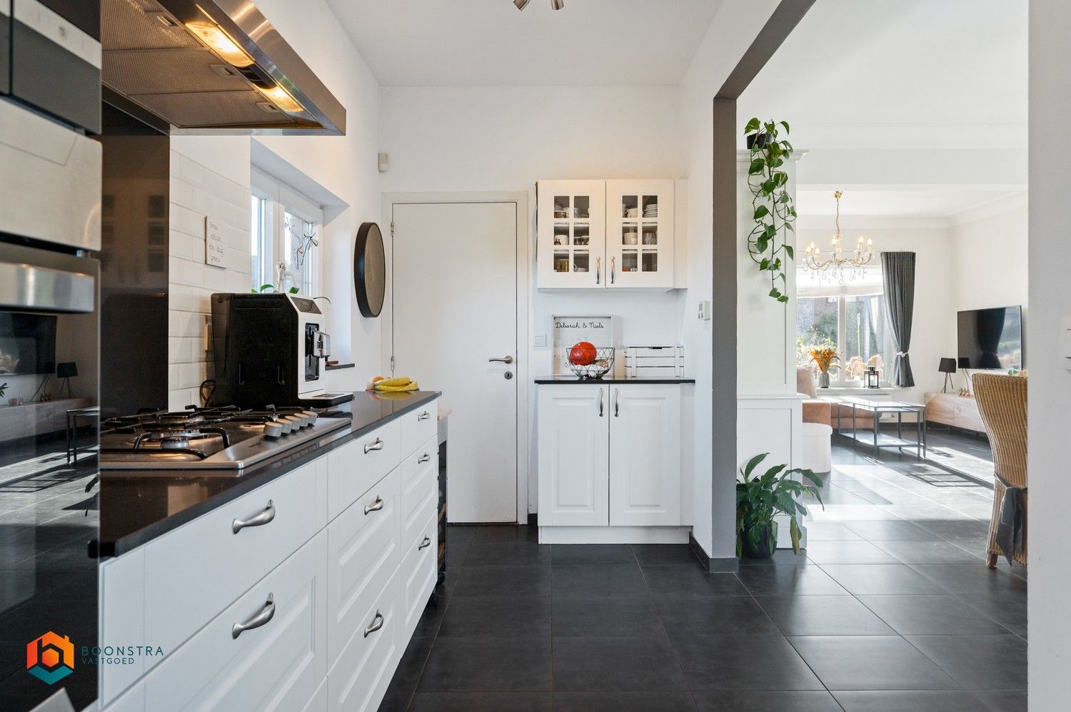 Instapklare woning met 2 slpkrs, tuin, garage en carport te Emblem foto 9