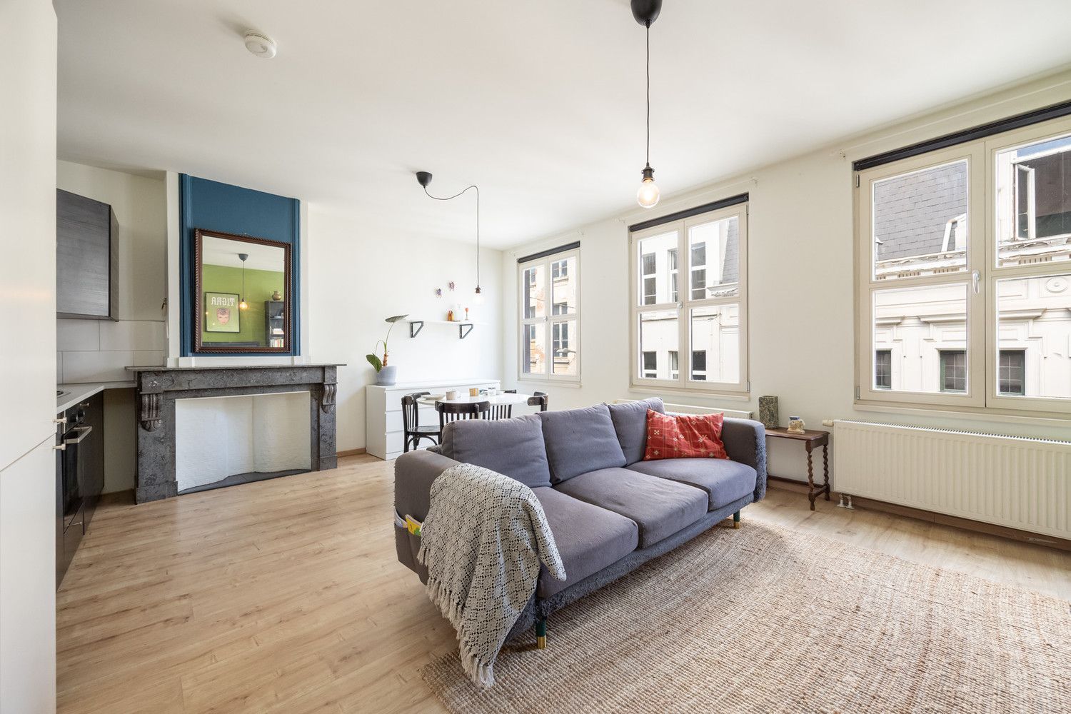 Instapklaar 2-slaapkamer appartement (70m²) met zalig terras op toplocatie in centrum Antwerpen foto 5