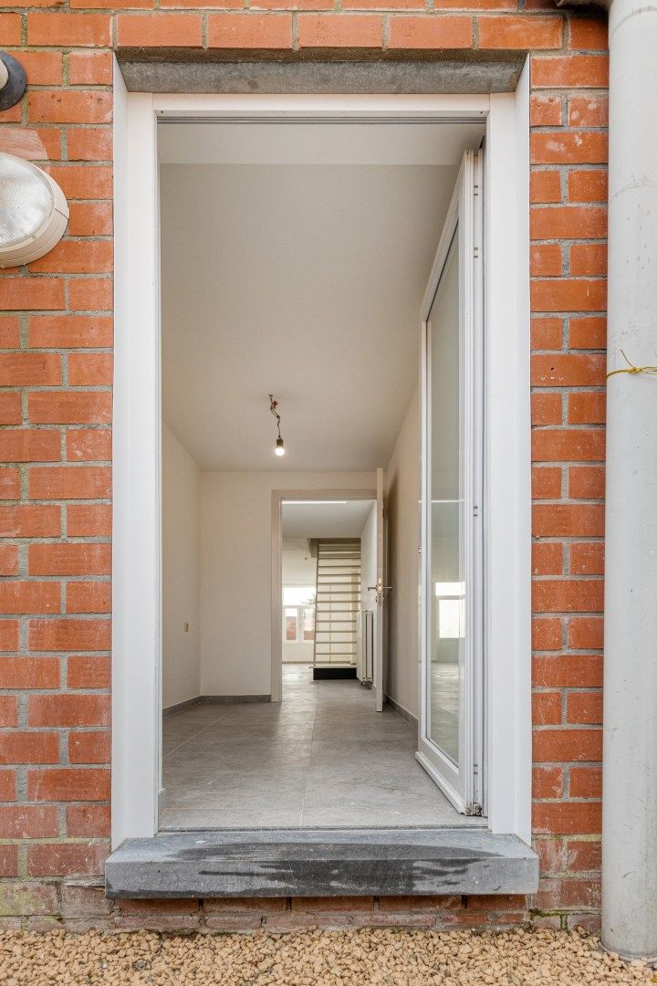SCHELLEBELLE - Totaal gerenoveerde instapklare rijwoning! foto 11