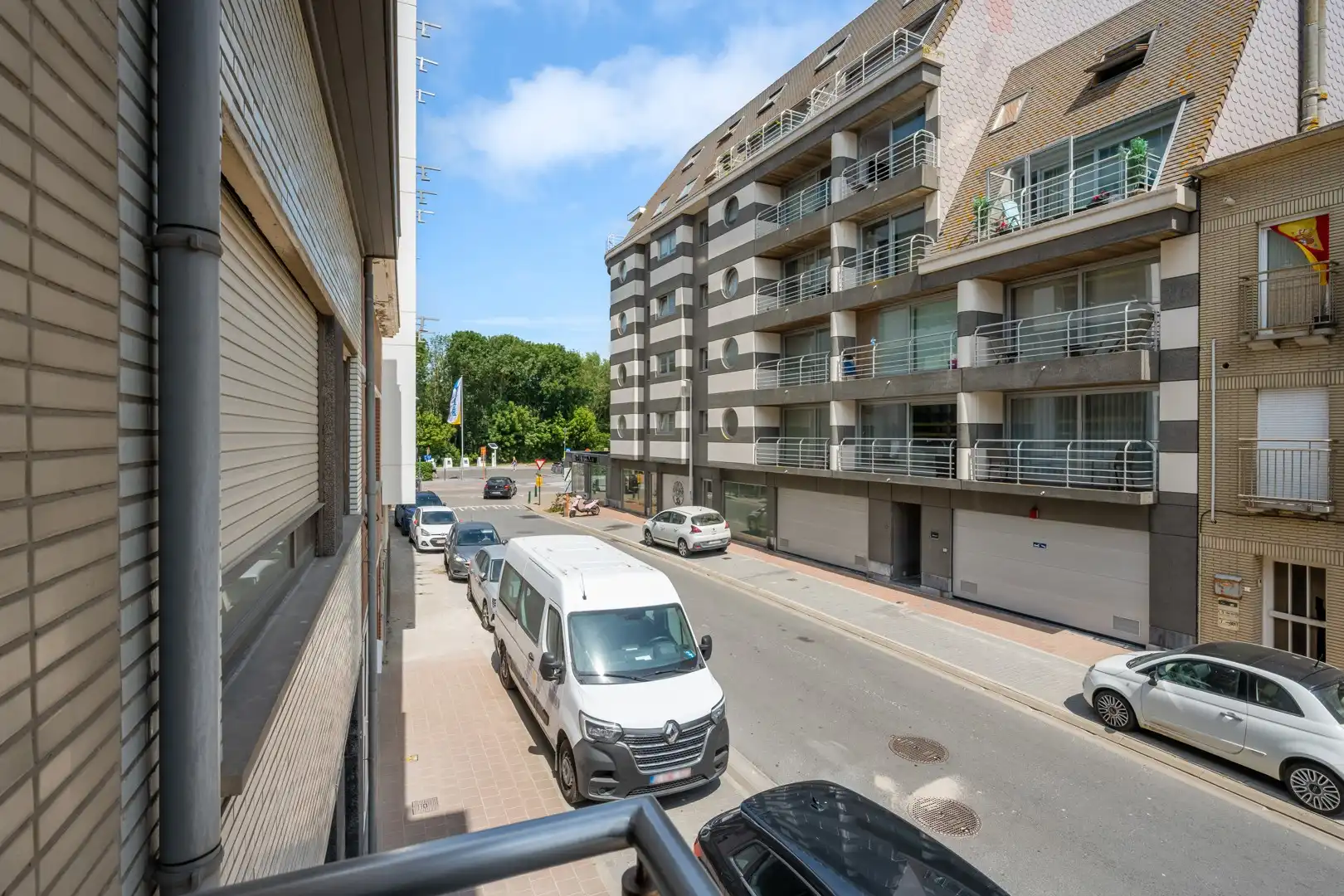 BREDENE | Instapklaar appartement vlak bij het strand met 2 slaapkamers en staanplaats foto 12