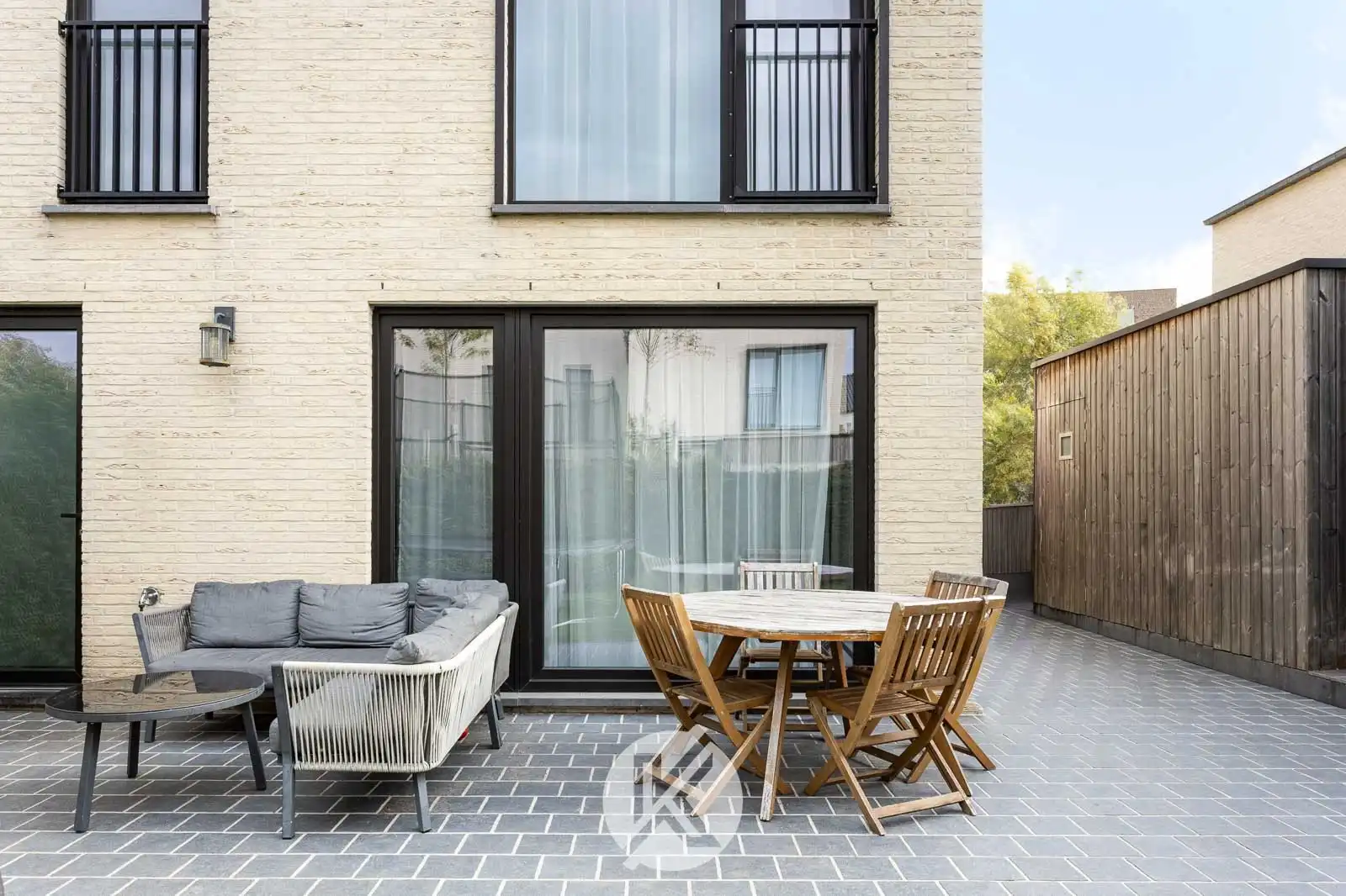 Recente, lichtrijke woning met carport foto 21