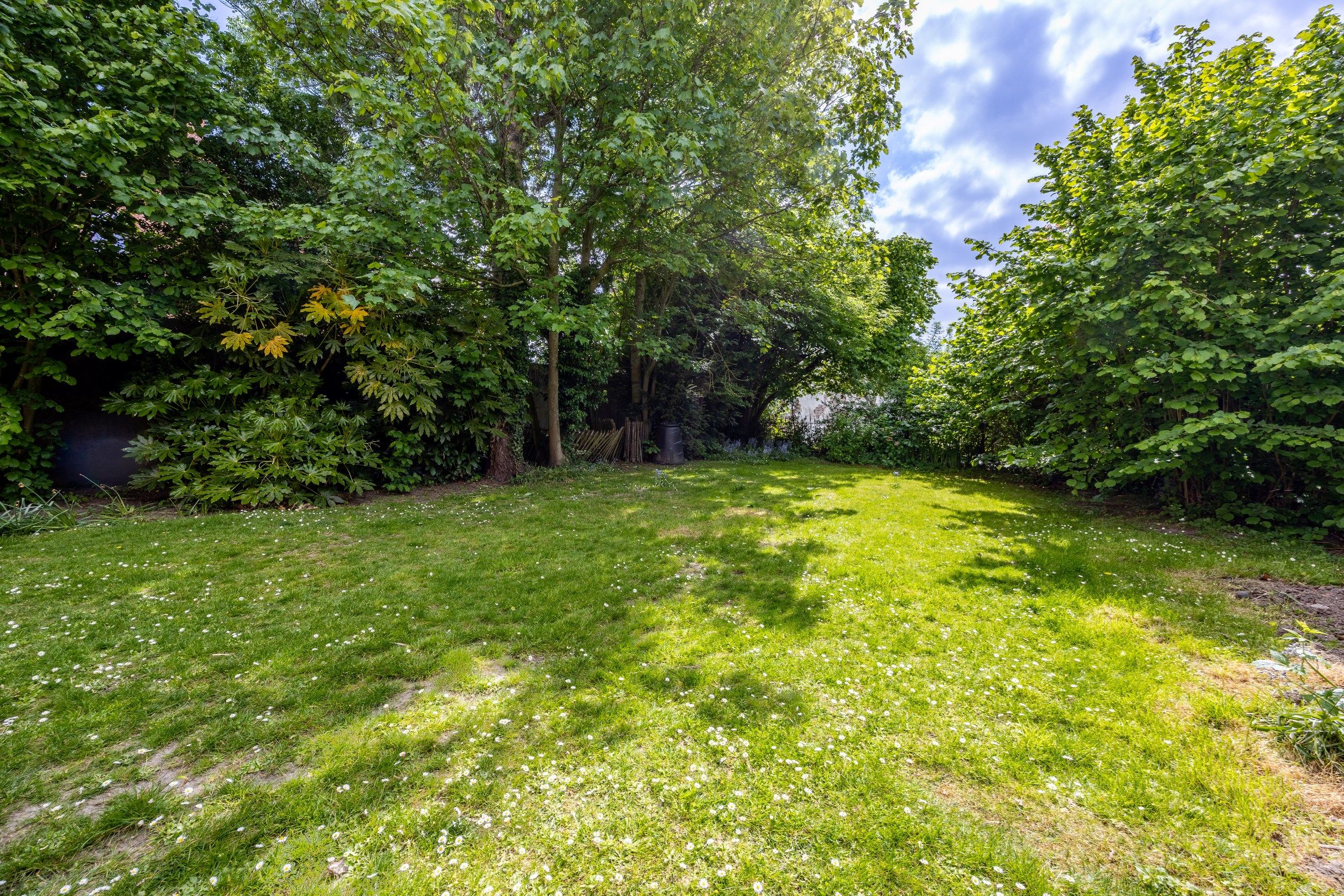 CHARMANTE BURGERWONING MET GARAGE foto 9