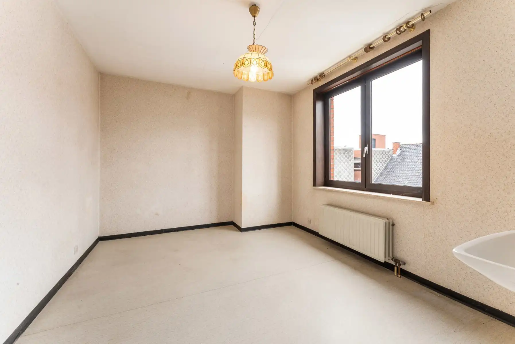Ruim appartement met terras, lift en 3 slaapkamers in Izegem - bouwjaar 1978 - EPC-waarde 220.00 - Energielabel C - 119.00m² bewoonbare oppervlakte - 1 badkamer - 1 parkeerplaats foto 9