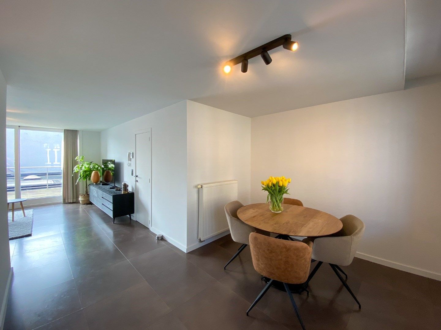 Prachtig appartement met 2 slaapkamers en ruim terras. foto 8