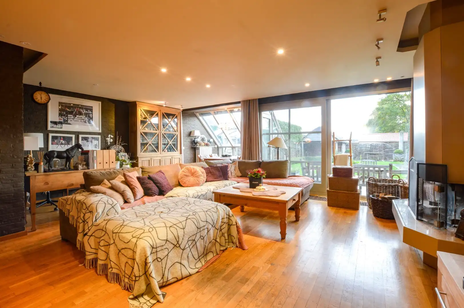 Ruime handelswoning in het centrum van Aartrijke foto 9