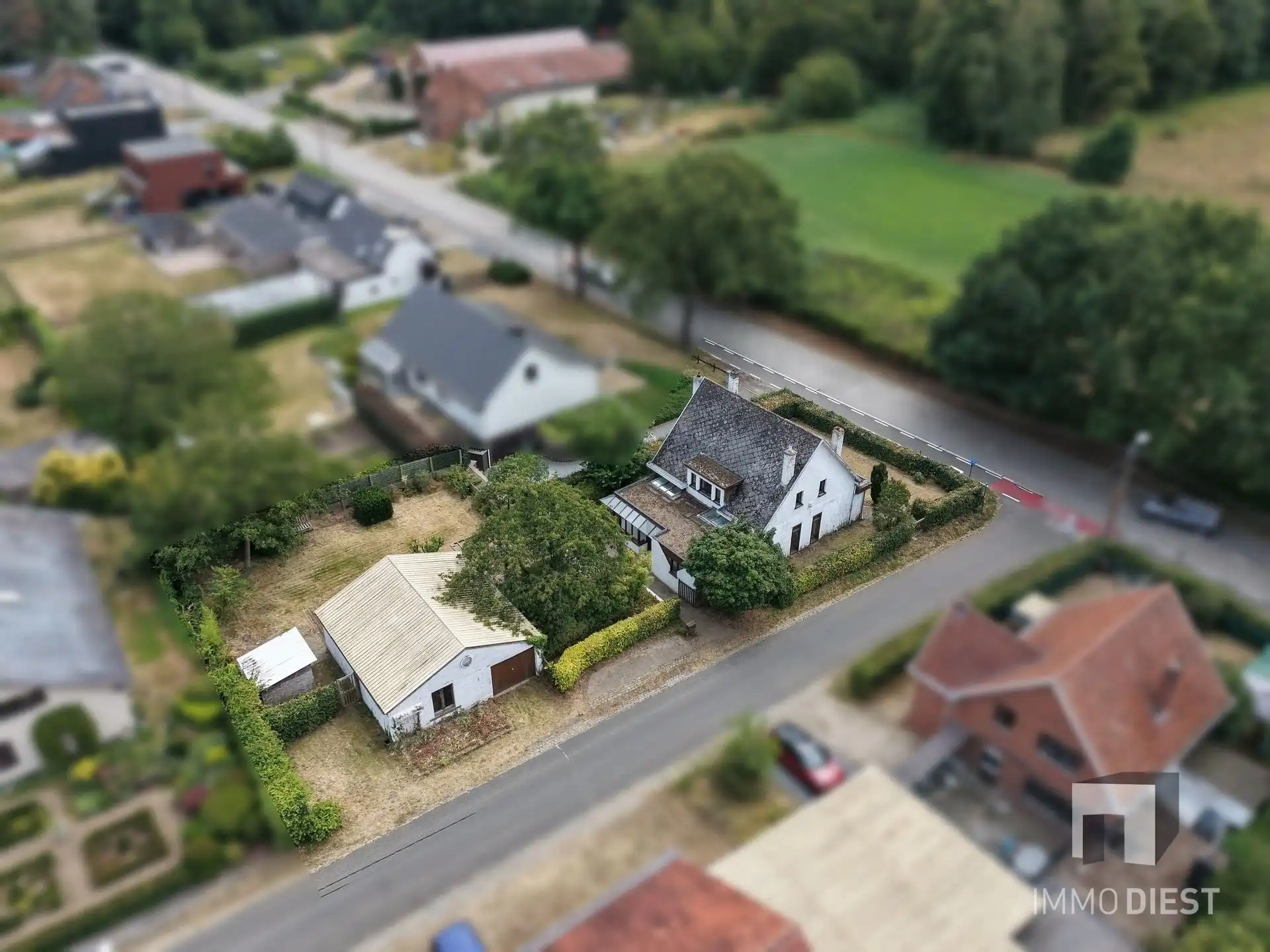 Te koop: Te renoveren vrijstaande woning met 3 slaapkamers en ruime garage  foto 32