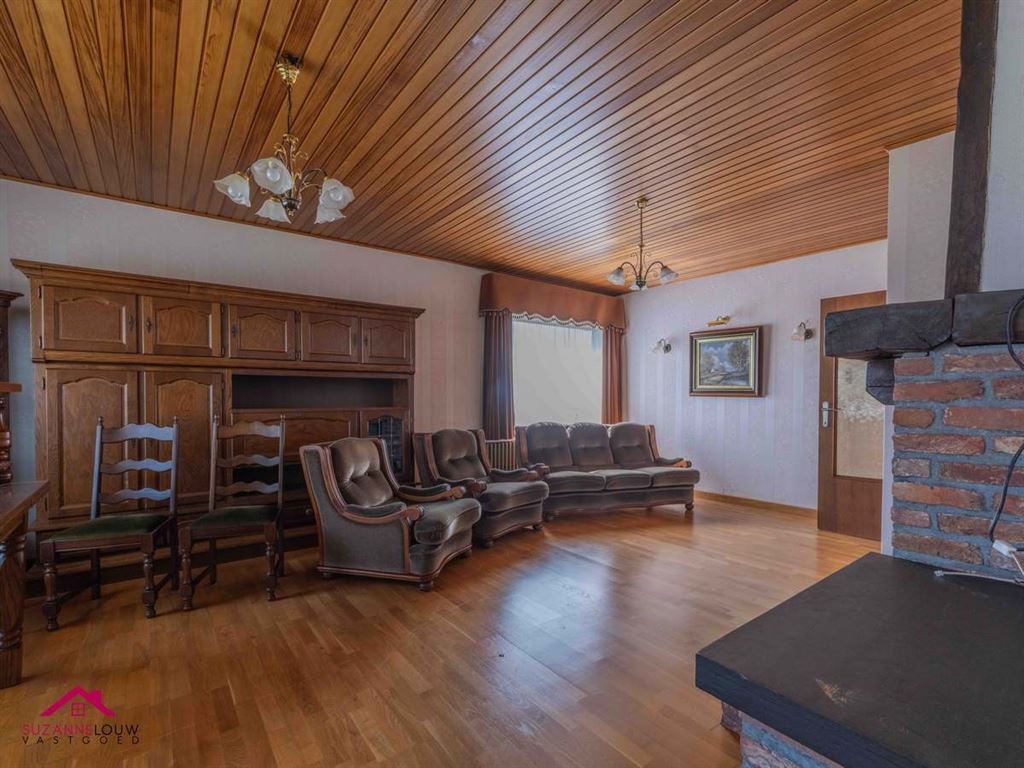 Vrijstaande, op te frissen woning foto 10