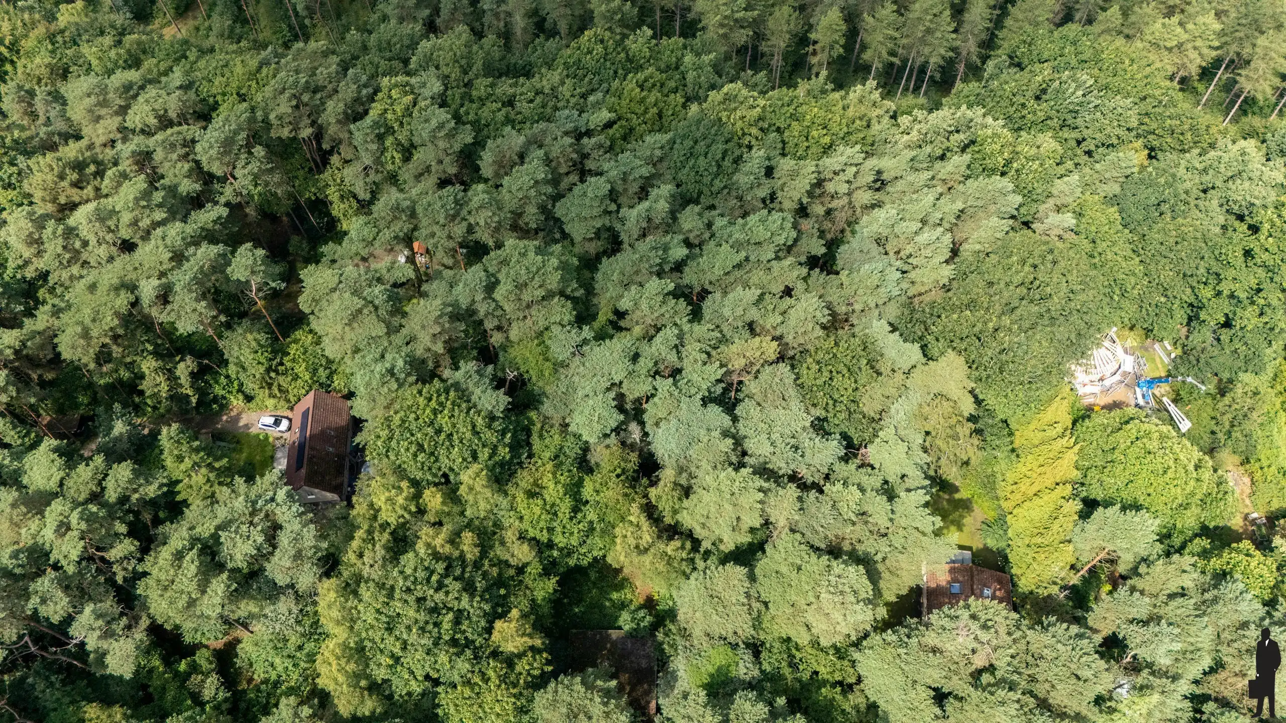 Bouwgrond met af te breken chalet foto 7