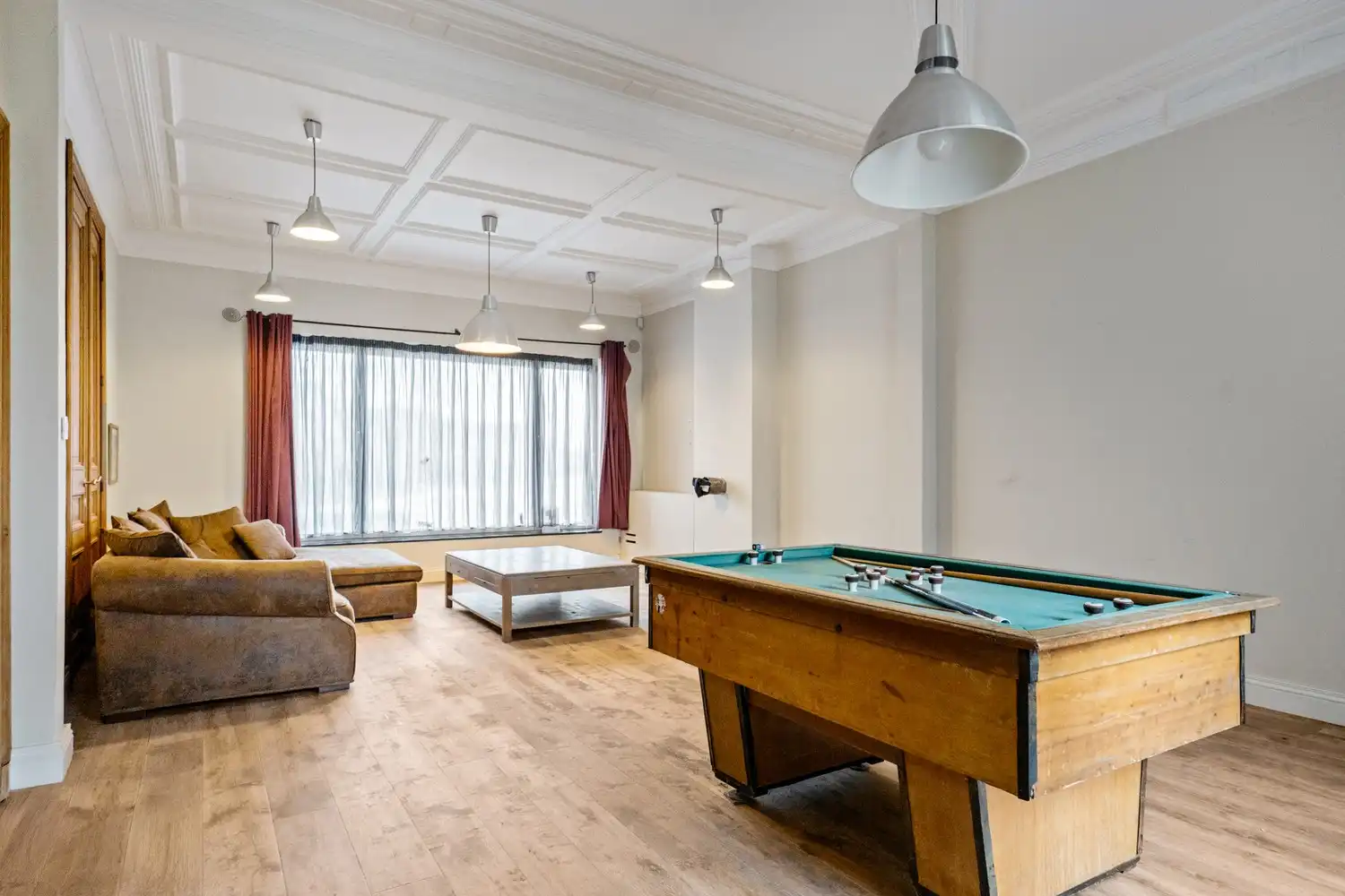 Zonevreemde woning met magazijn te Putte foto 7