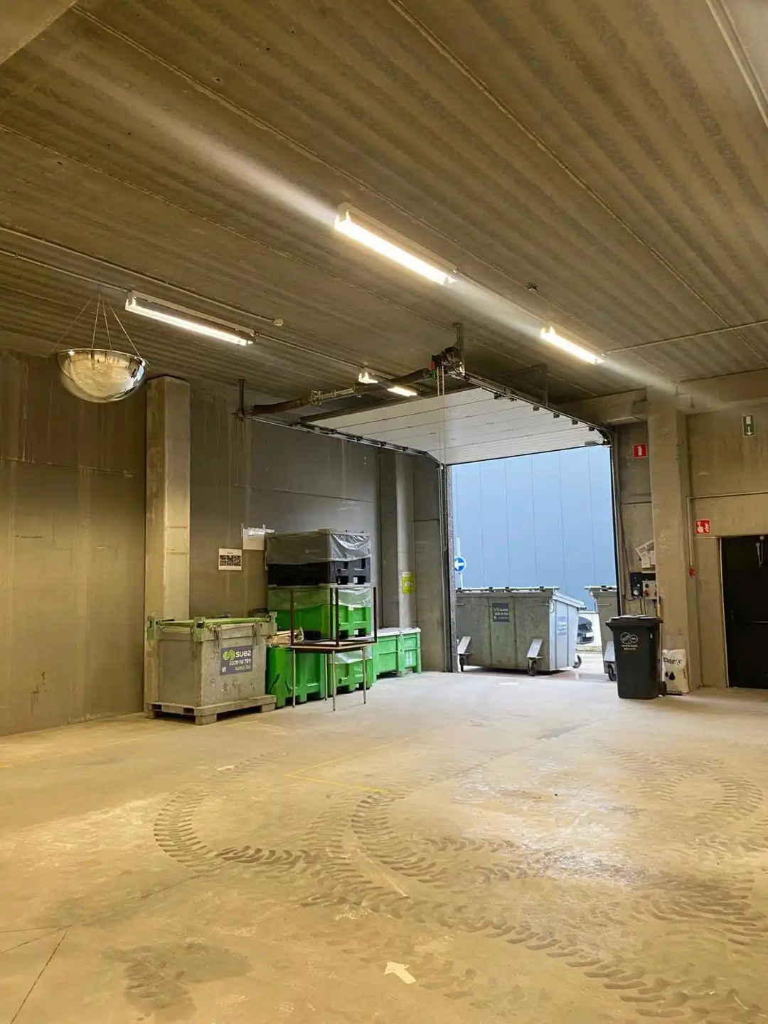 Kantoorruimte 310m² met aansluitend magazijn 216m²  in Burcht foto 5