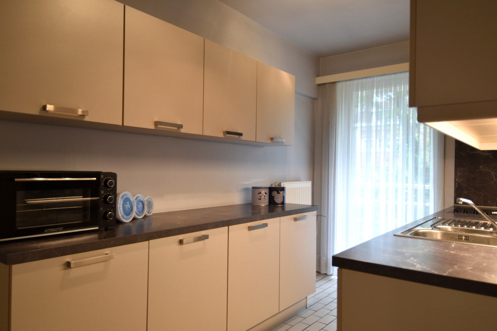 Instapklaar appartement met 2 slaapkamers, 2 terrassen en ruime kelderberging te koop centrum-Kortrijk foto 7