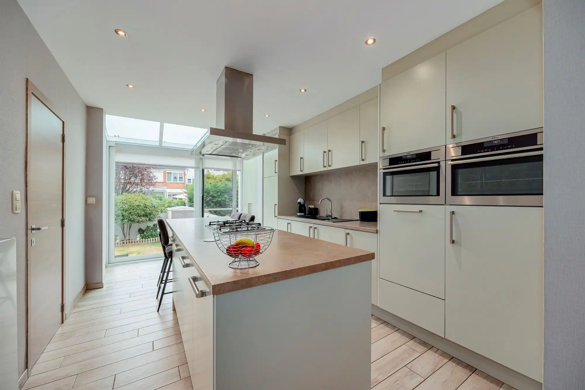 Leuke instapklare woning met 3 slk, garage  en een zonnige tuin foto 8