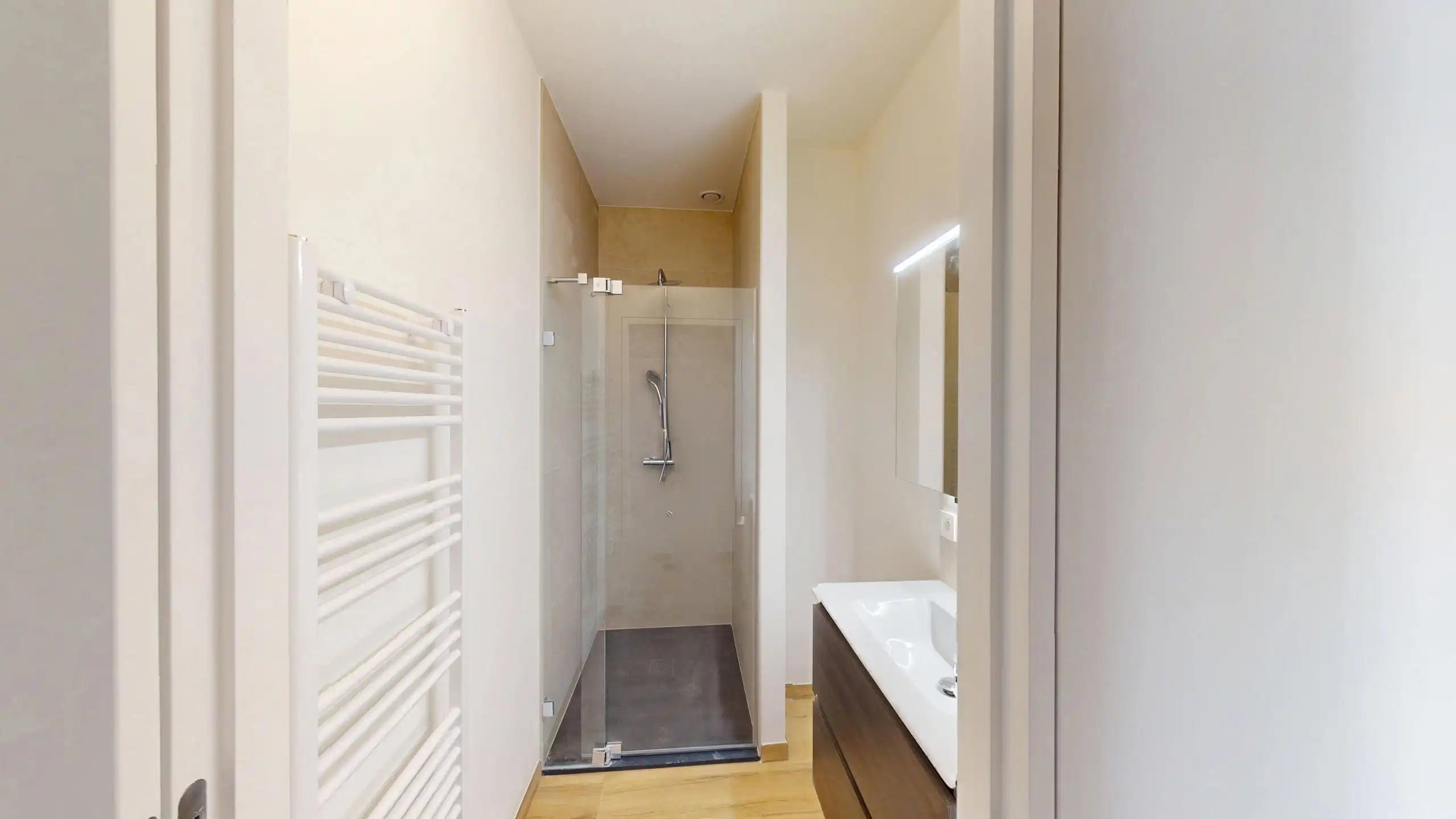 LINKEROEVER - Nieuw appartement met frontaal waterzicht  foto 12