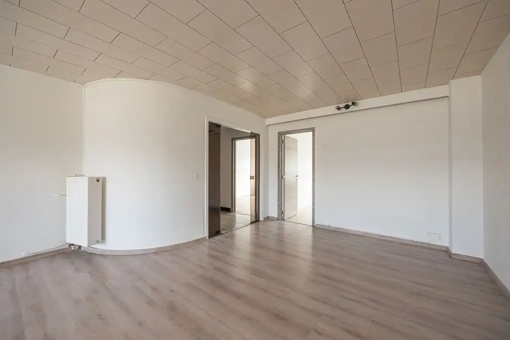 Ruim en lichtrijk appartement met 2 slaapkamers foto 8
