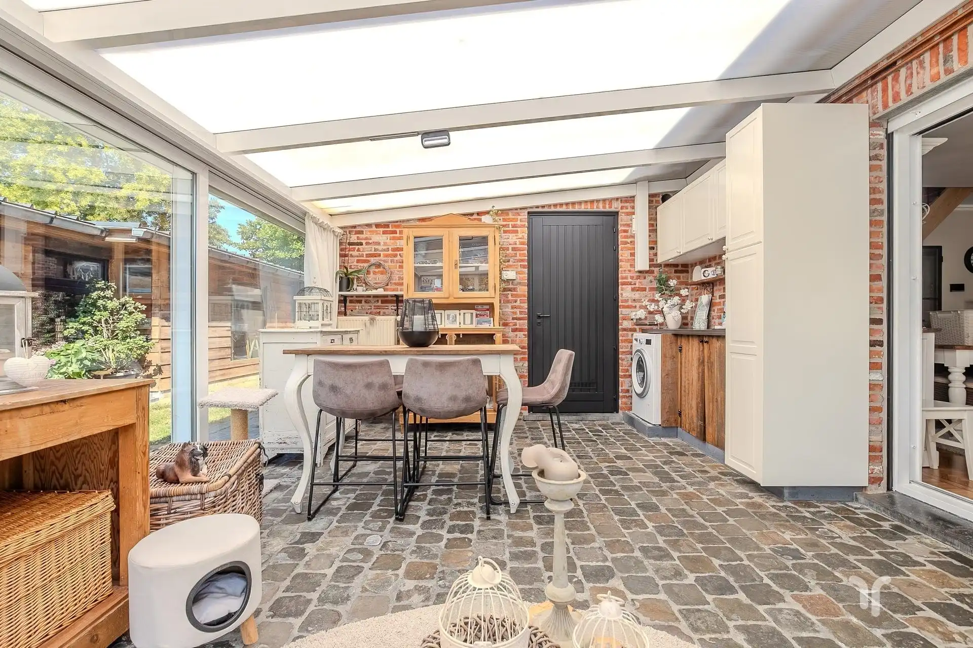 Zeer verzorgde, instapklare, volledig gerenoveerde open bebouwing met 5 slaapkamers. foto 7