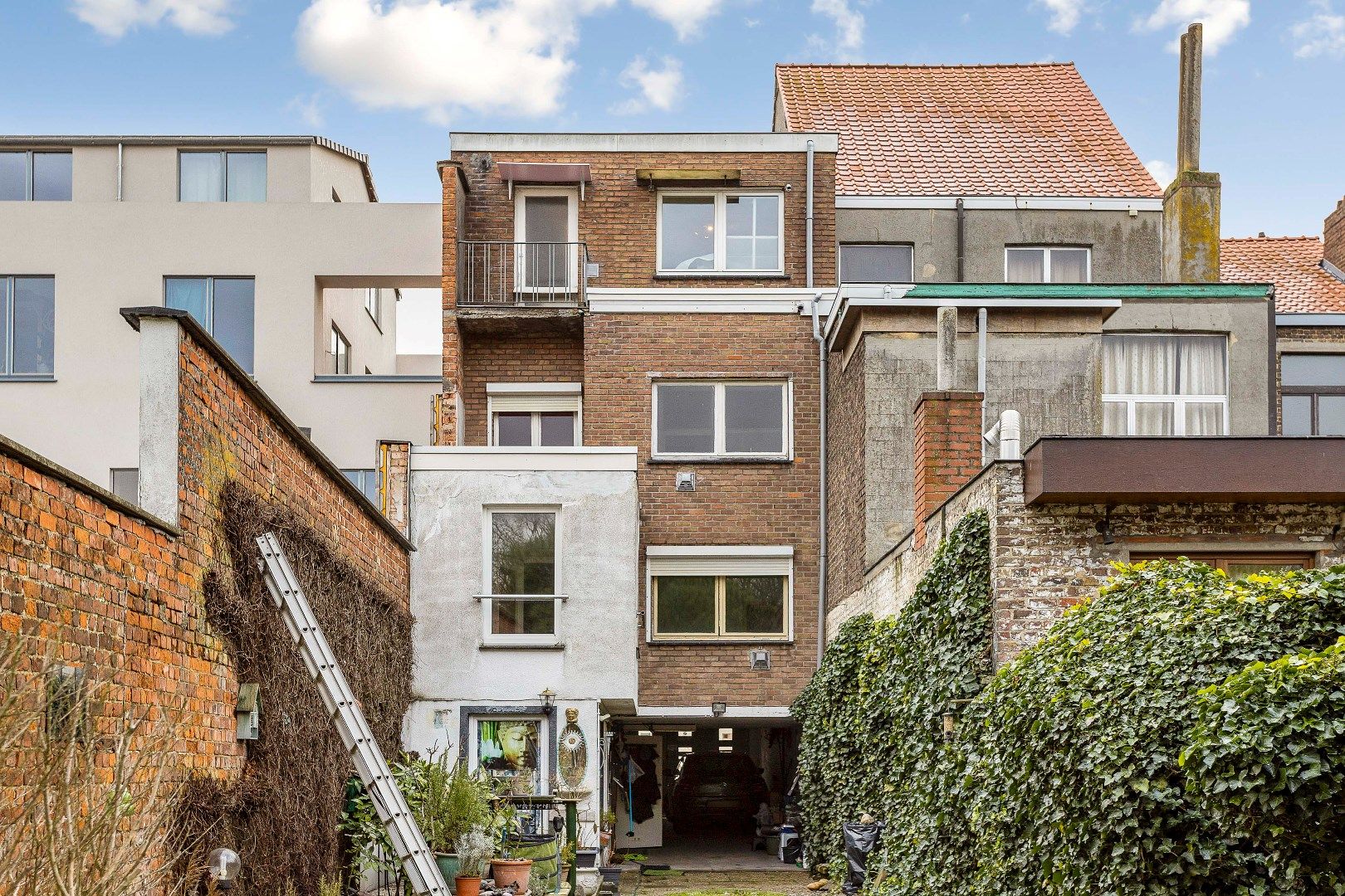 Te renoveren opbrengsteigendom met twee appartementen, parkings en tuin foto 28