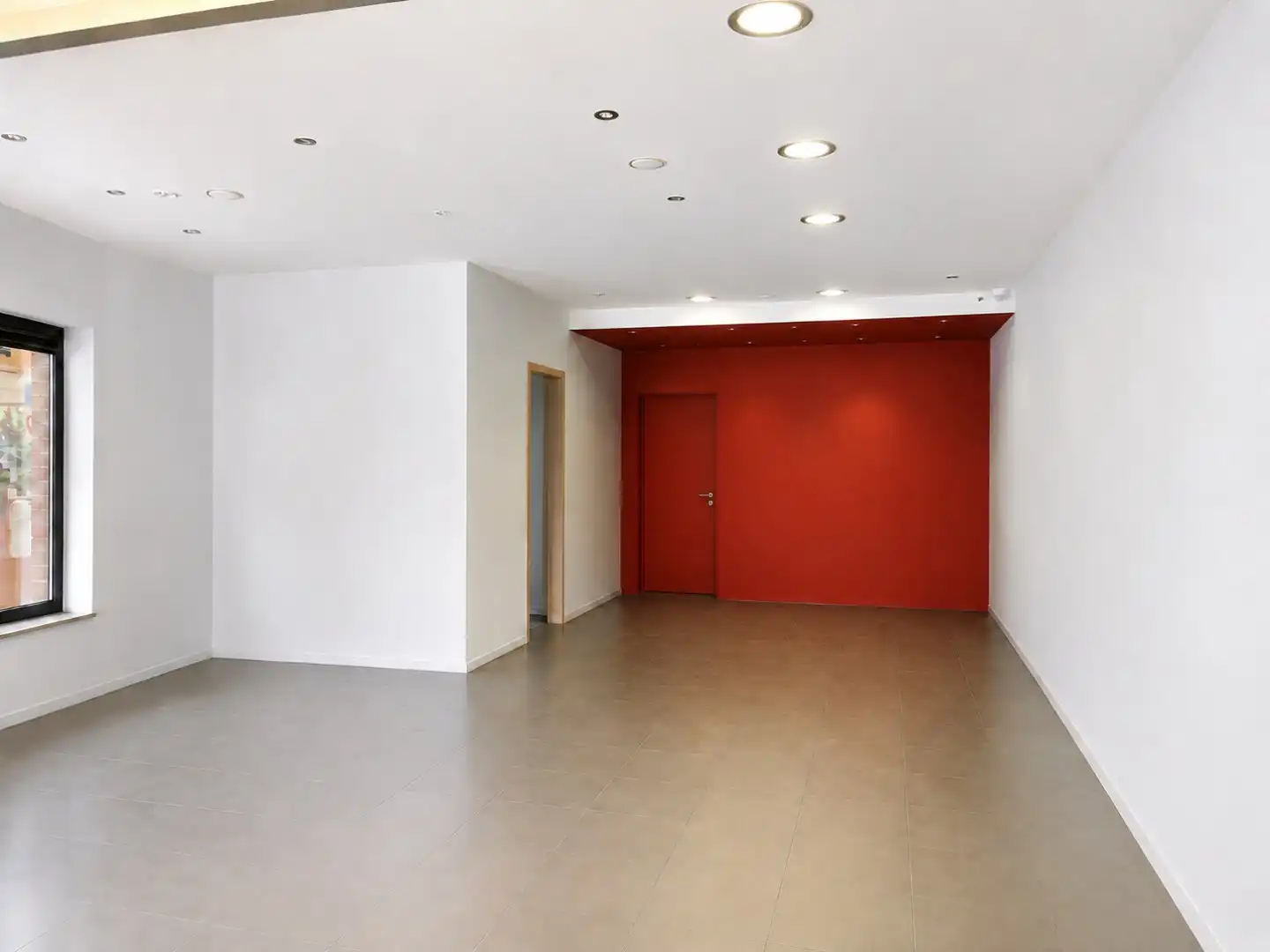 Kantoorruimte of ruimte voor vrij beroep op toplocatie in het centrum van Kermt foto {{pictureIndex}}