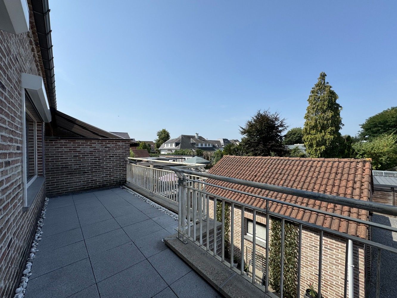 Zeer ruime huurwoning met o.a. 3 slpks en garage foto 10