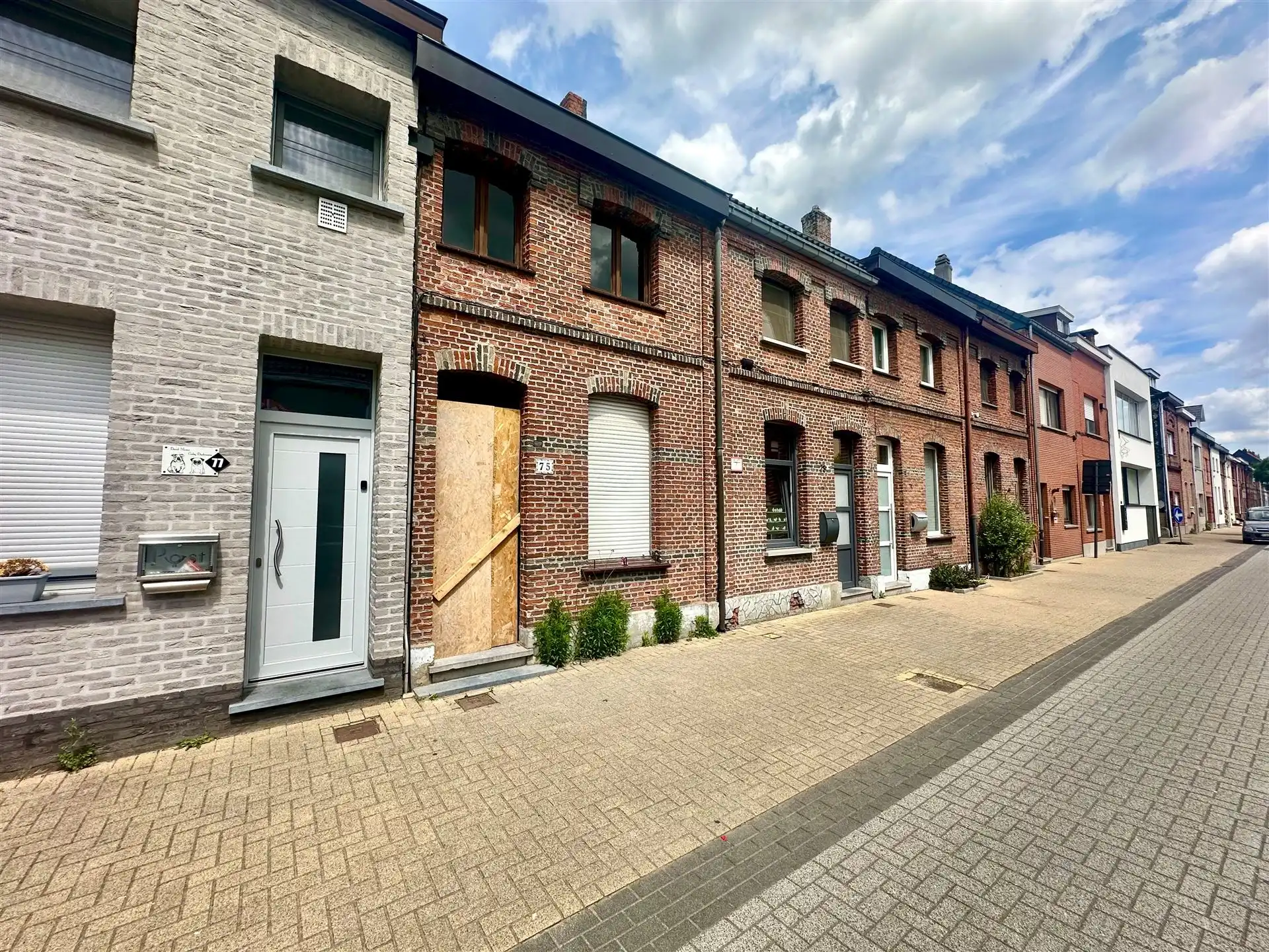 Rijwoning met 2 slaapkamers en tuin met achteruitweg. foto 2
