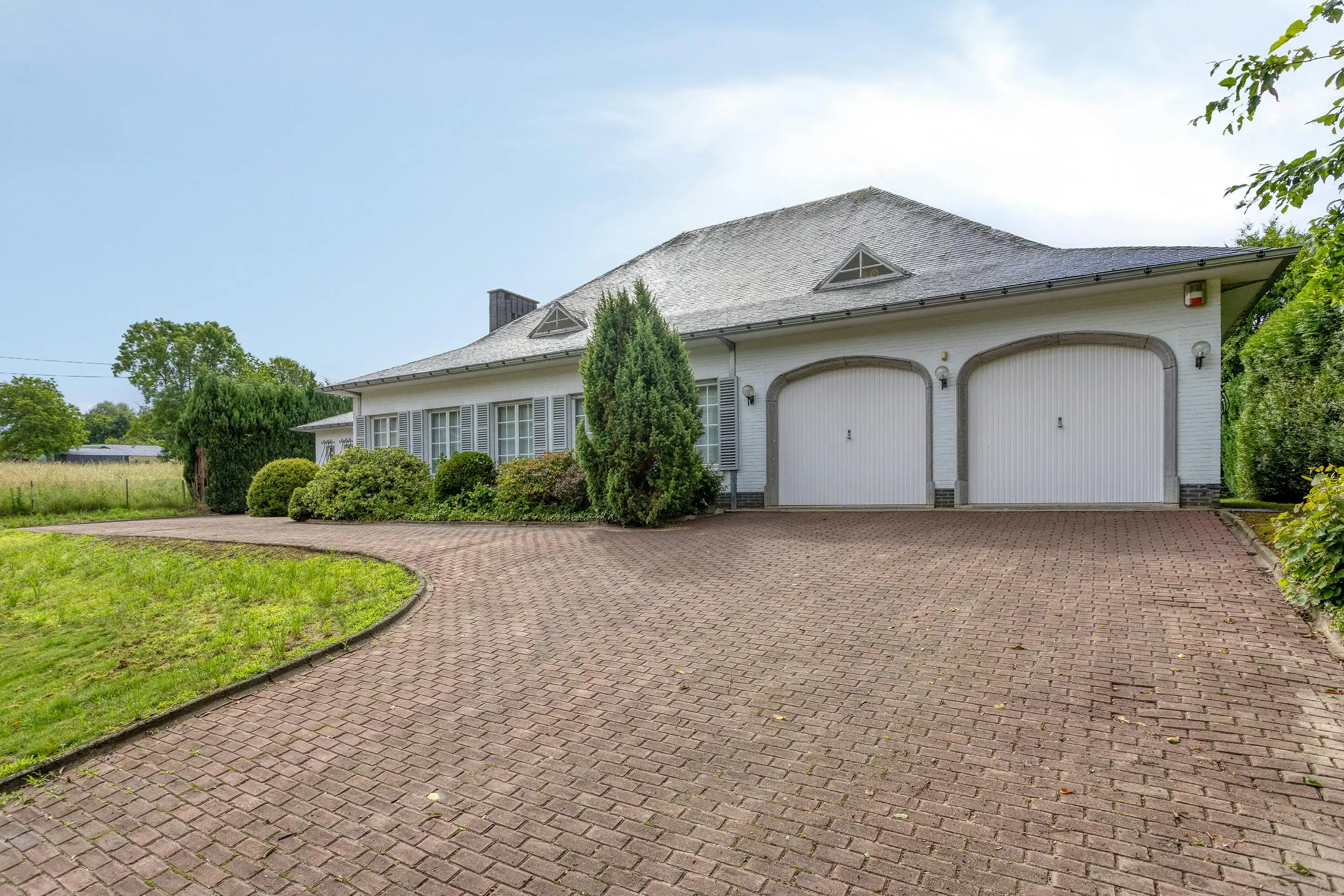Mooi gelegen landhuis te koop in Meerbeke foto 2