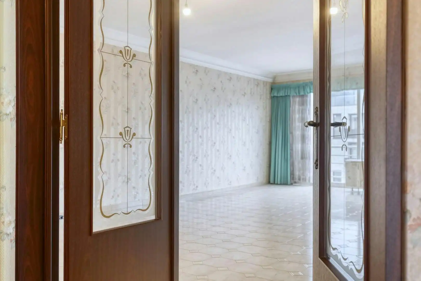 Appartement te koop in Hoboken met 2 slaapkamers, terras en autostaanplaats. foto 4