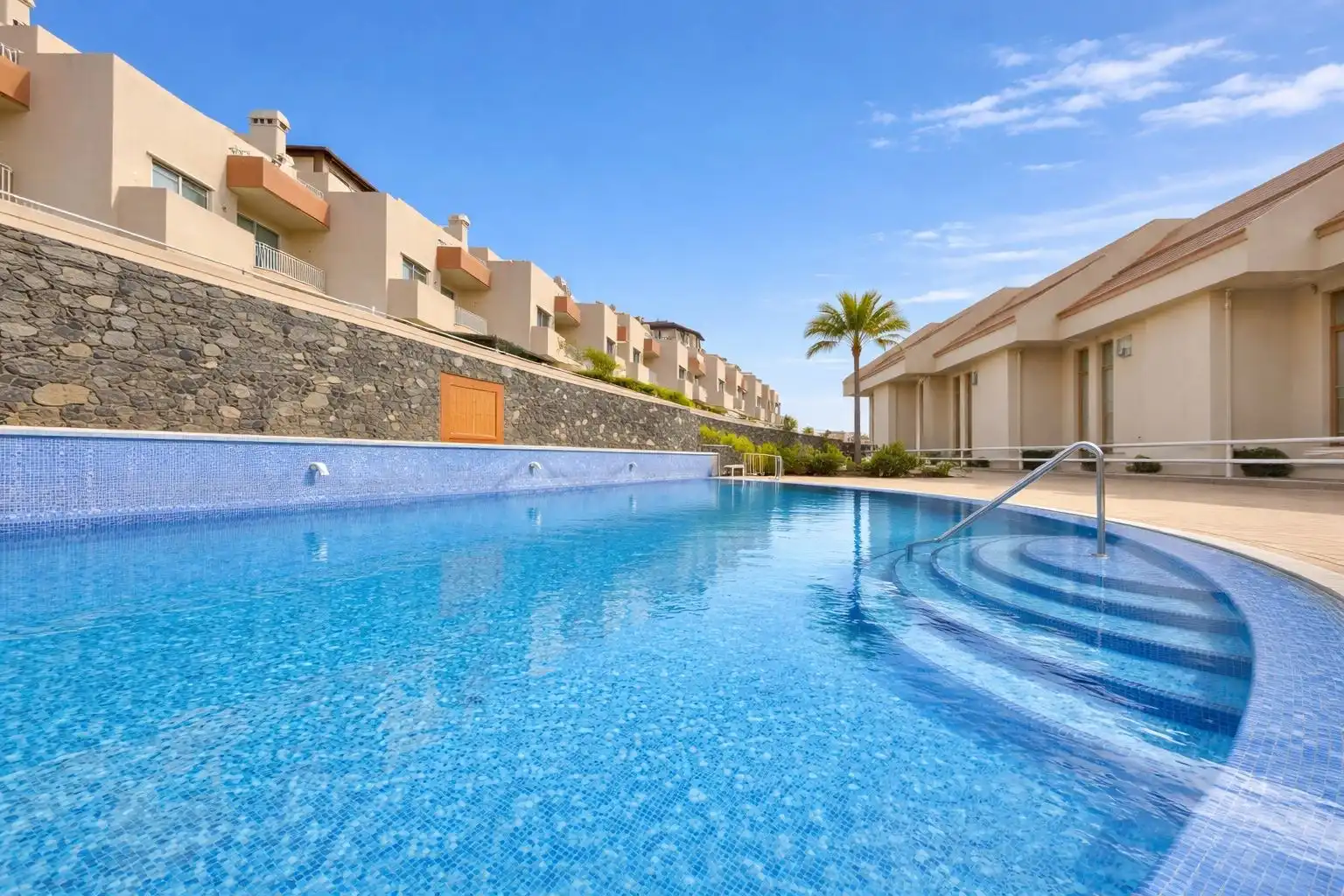 Charmante hoekwoning met zeezicht en dakterras  foto 9