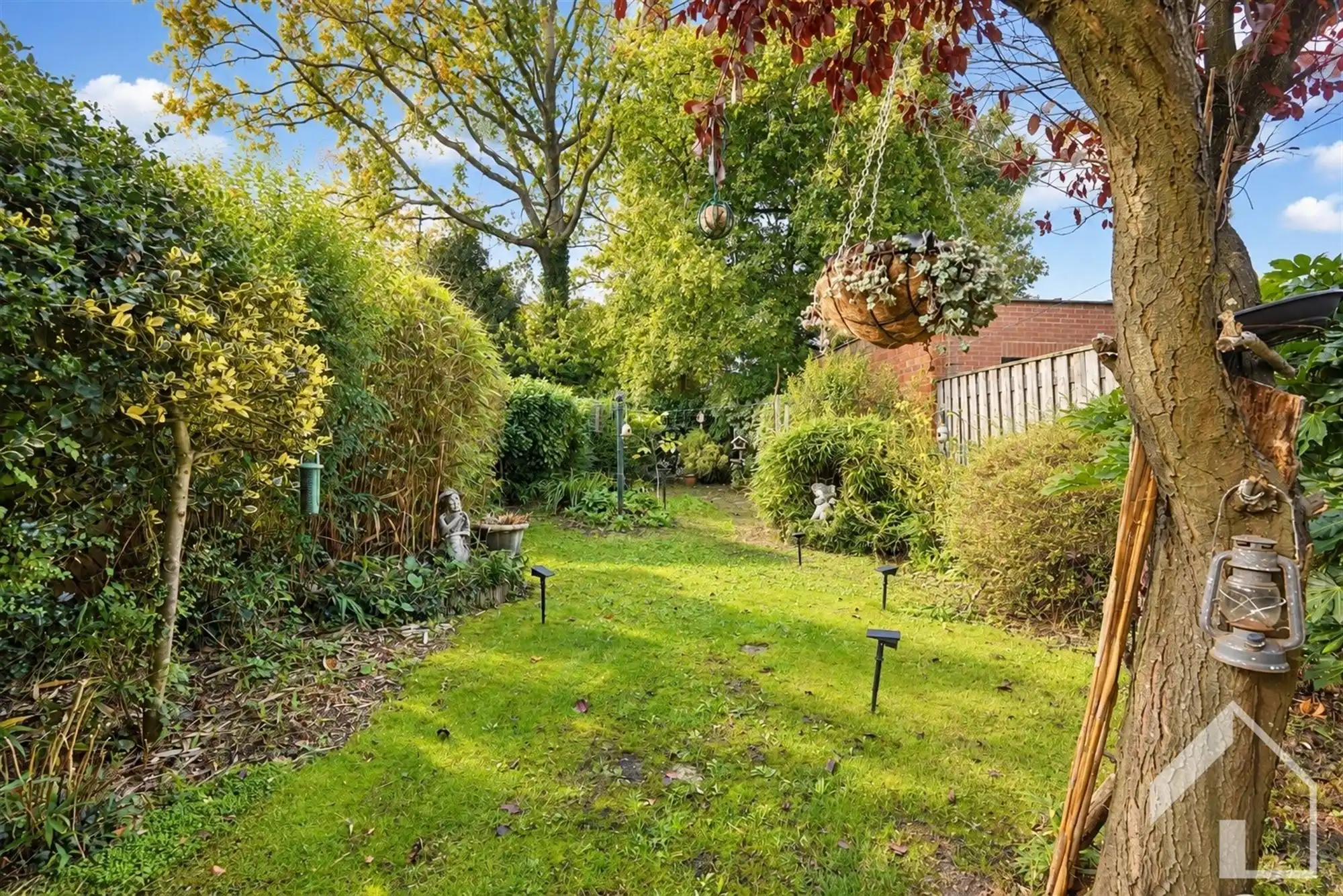 Woonhuis met potentieel, zij-ingang en prachtige tuin foto 16