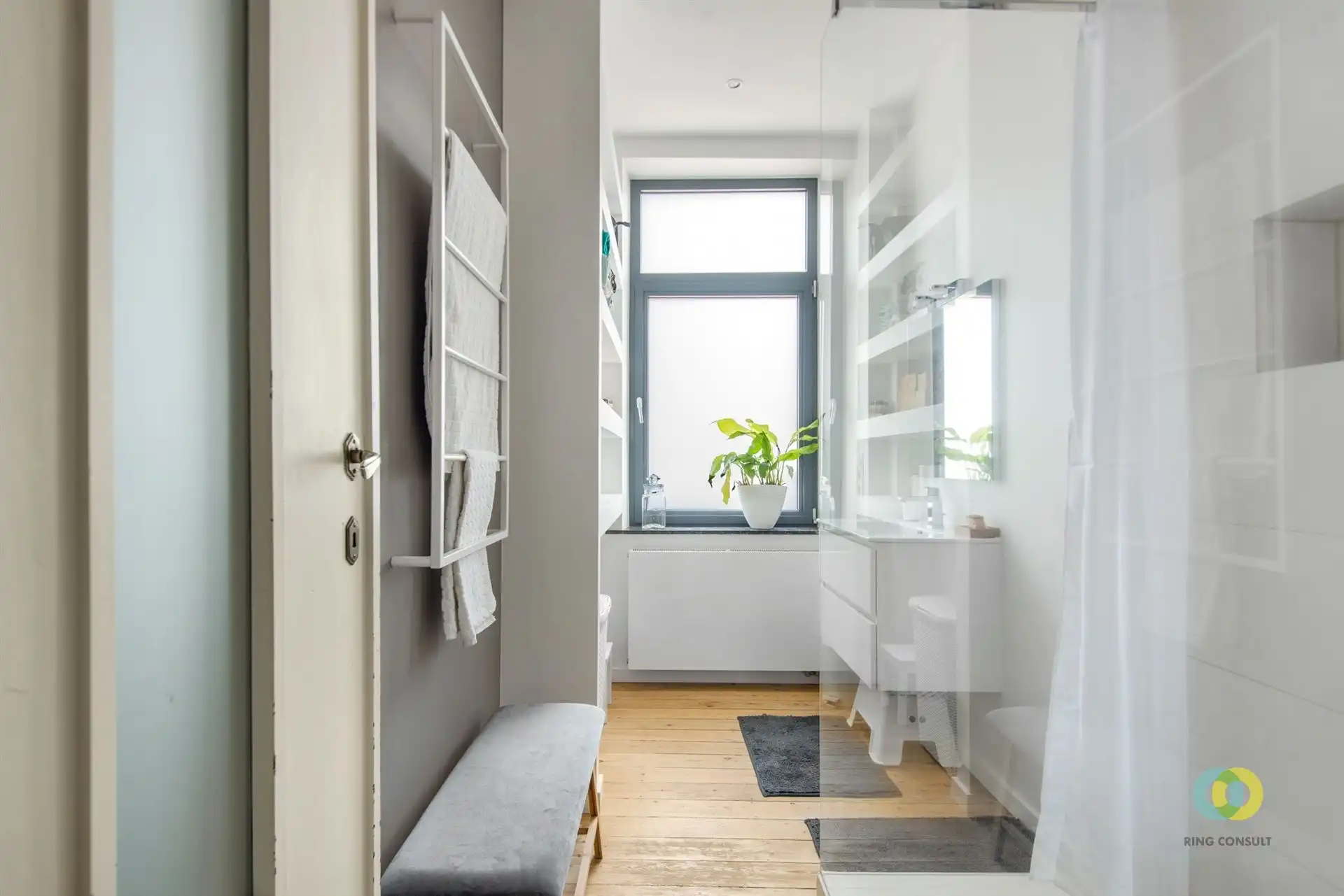 Charmante eengezinswoning met tuin foto 12