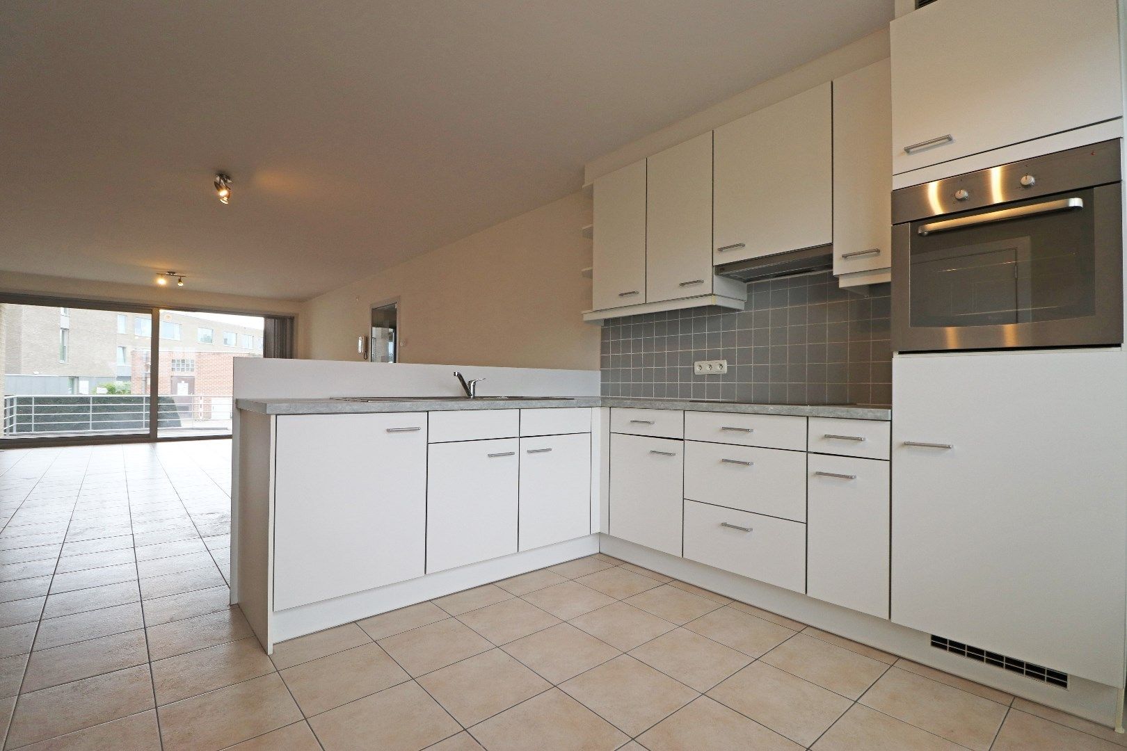 Verzorgd appartement met autostaanplaats foto 4