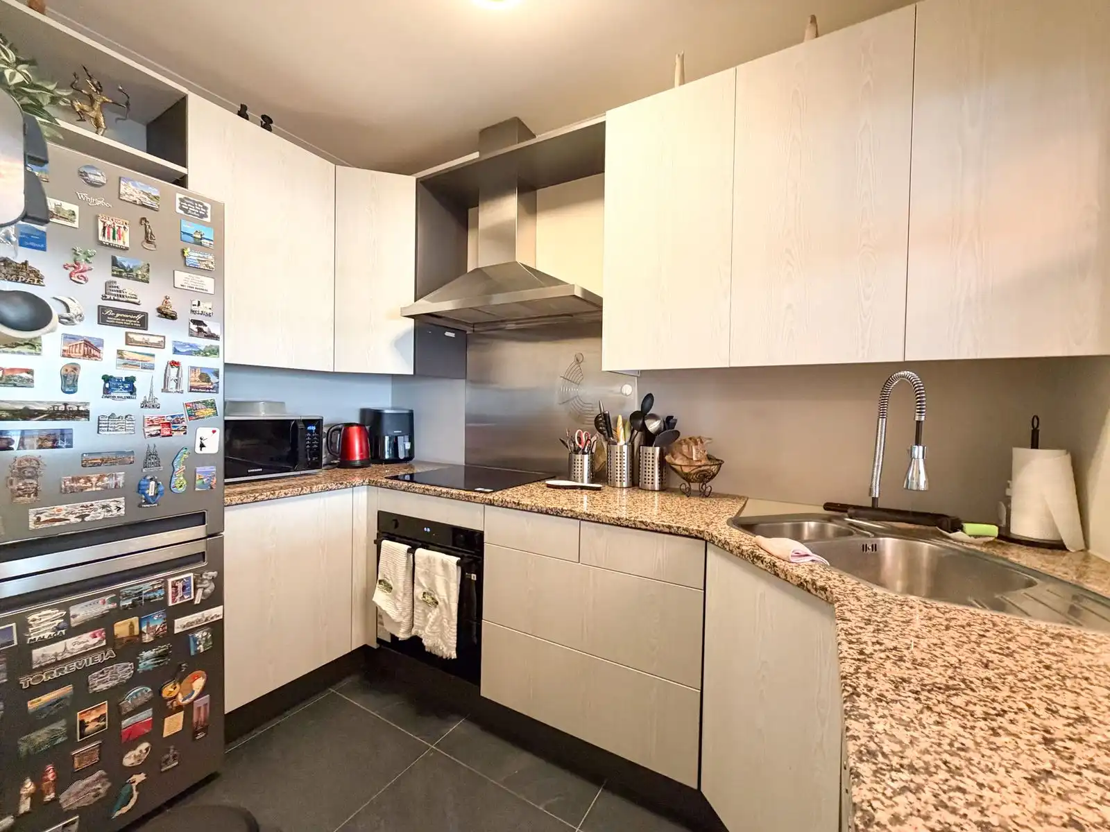 Volledig instapklaar en ruim appartement met 2 slpk en 2 badk foto 7