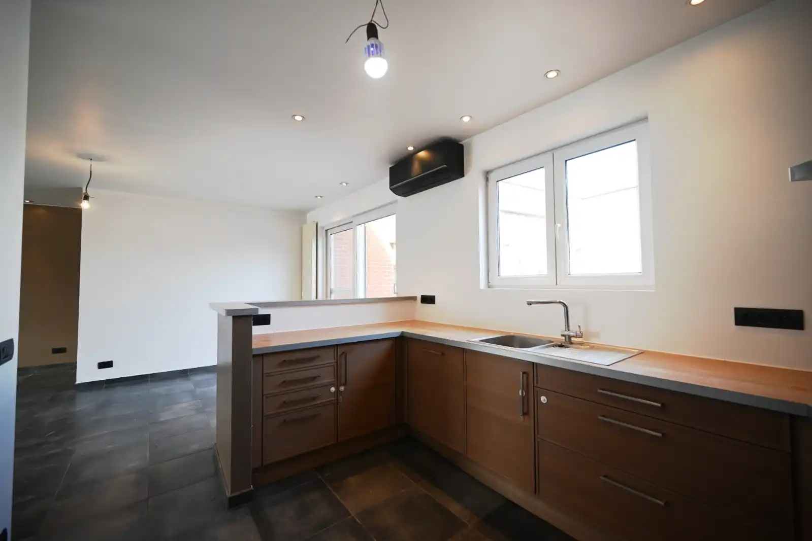 Ruime gezinswoning met 3 slaapkamers, tuin en groot terras! foto 11
