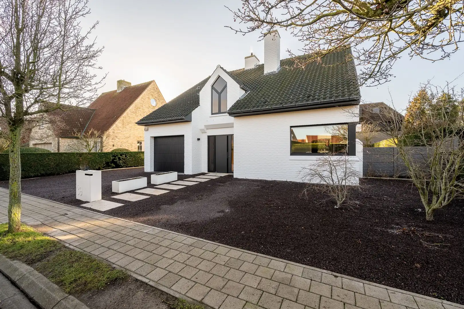 Alleenstaande villa met 4 slaapkamers in een residentiële omgeving. foto 45