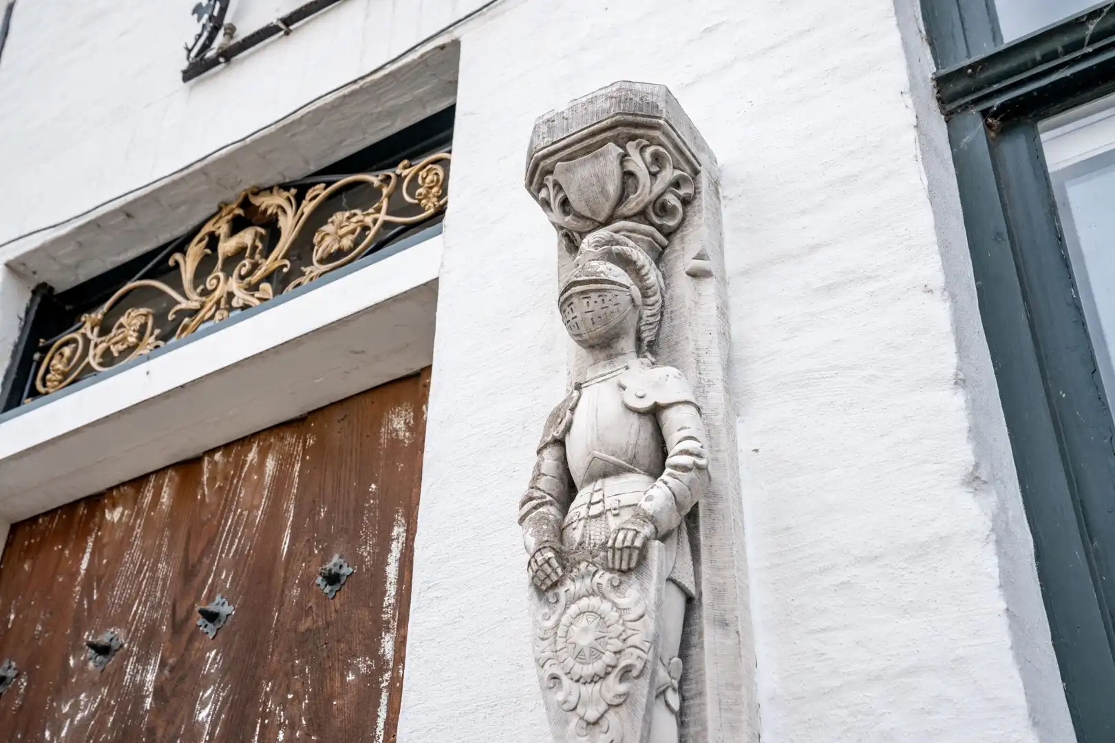 Charmant historisch handelspand met woonst en appartement op de Markt van Damme foto 28