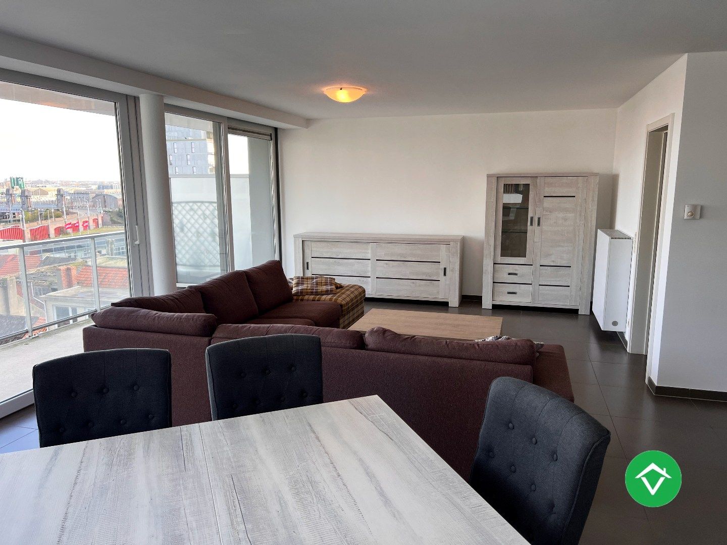 Appartement met 2 slaapkamers en ruim terras te Oostende foto 8