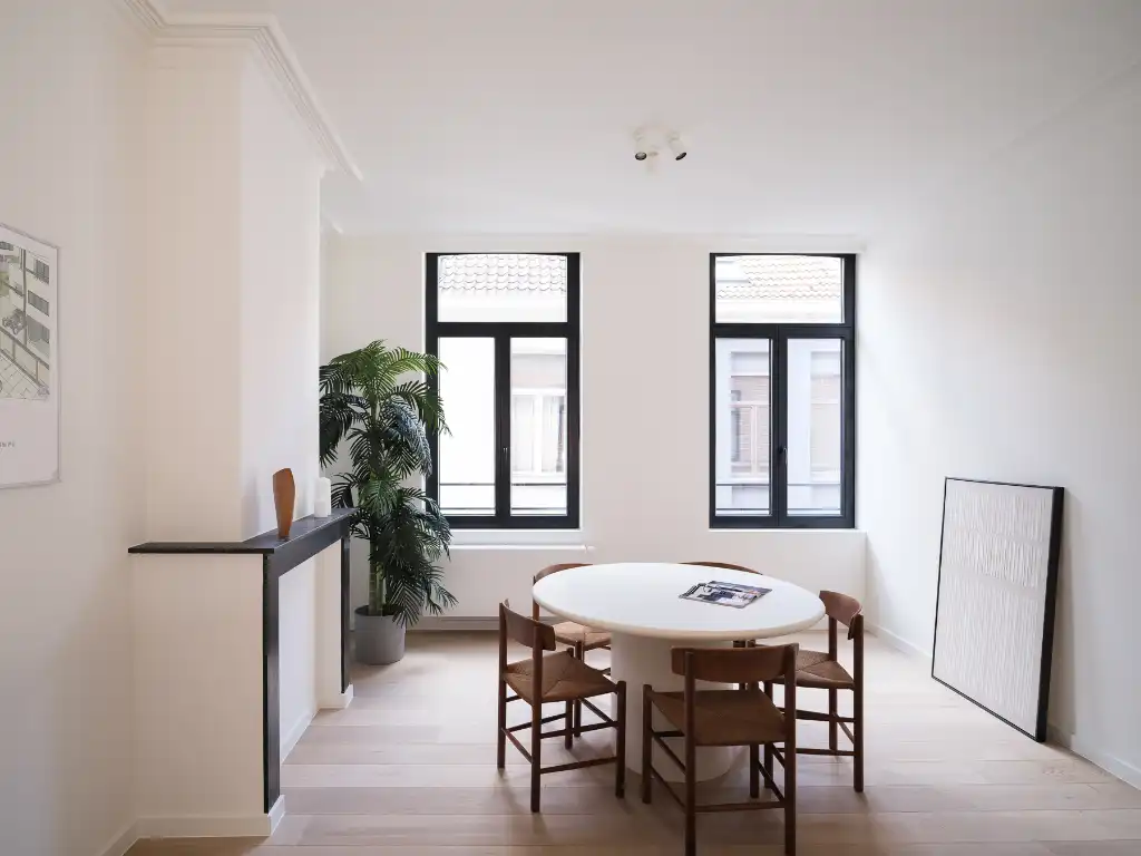 Stijlvol gerenoveerd 2-slaapkamerappartement met zonnig terras in het centrum van Gent foto 3