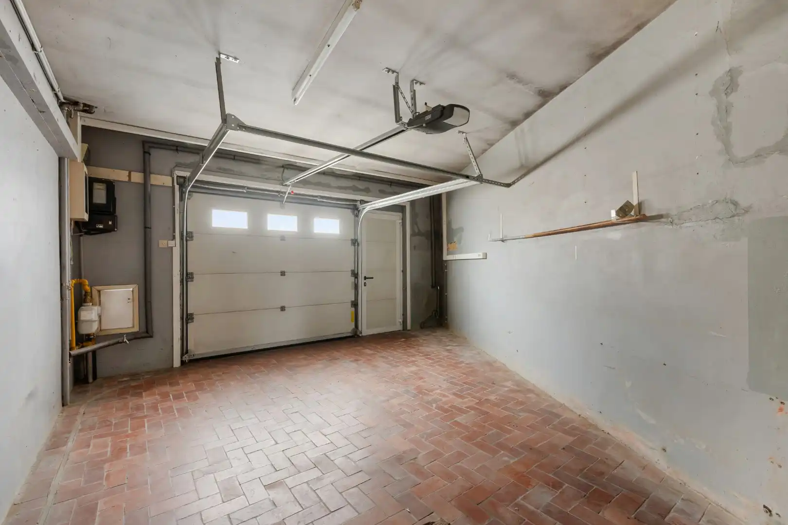 Woning met 3 slaapkamers, zolder, garage en tuin in het centrum van Dadizele foto 9