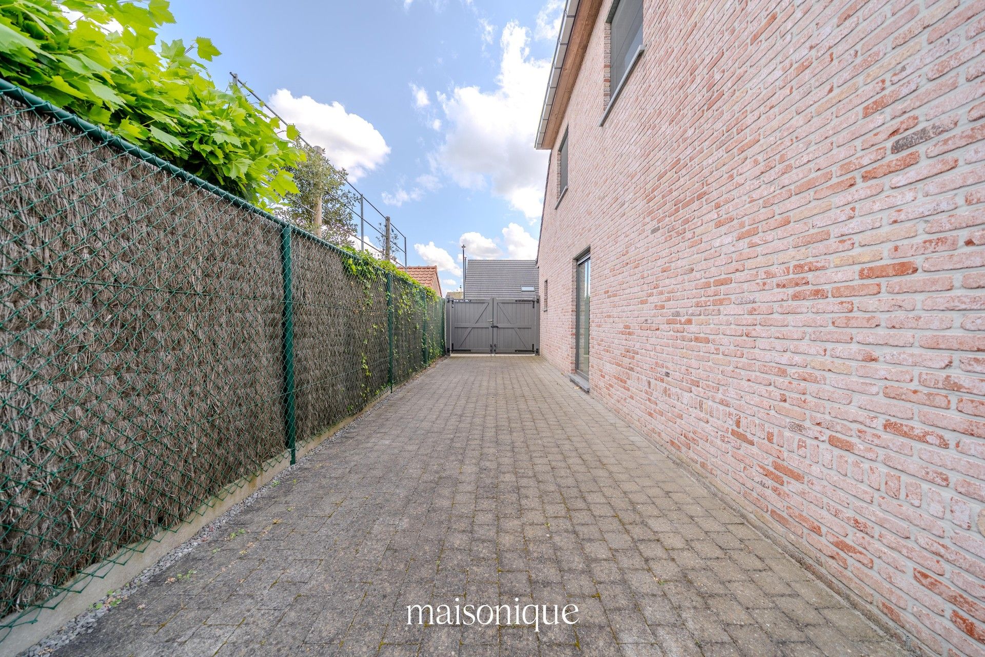 Recente familiewoning in een rustige buurt te Roeselare. foto 17