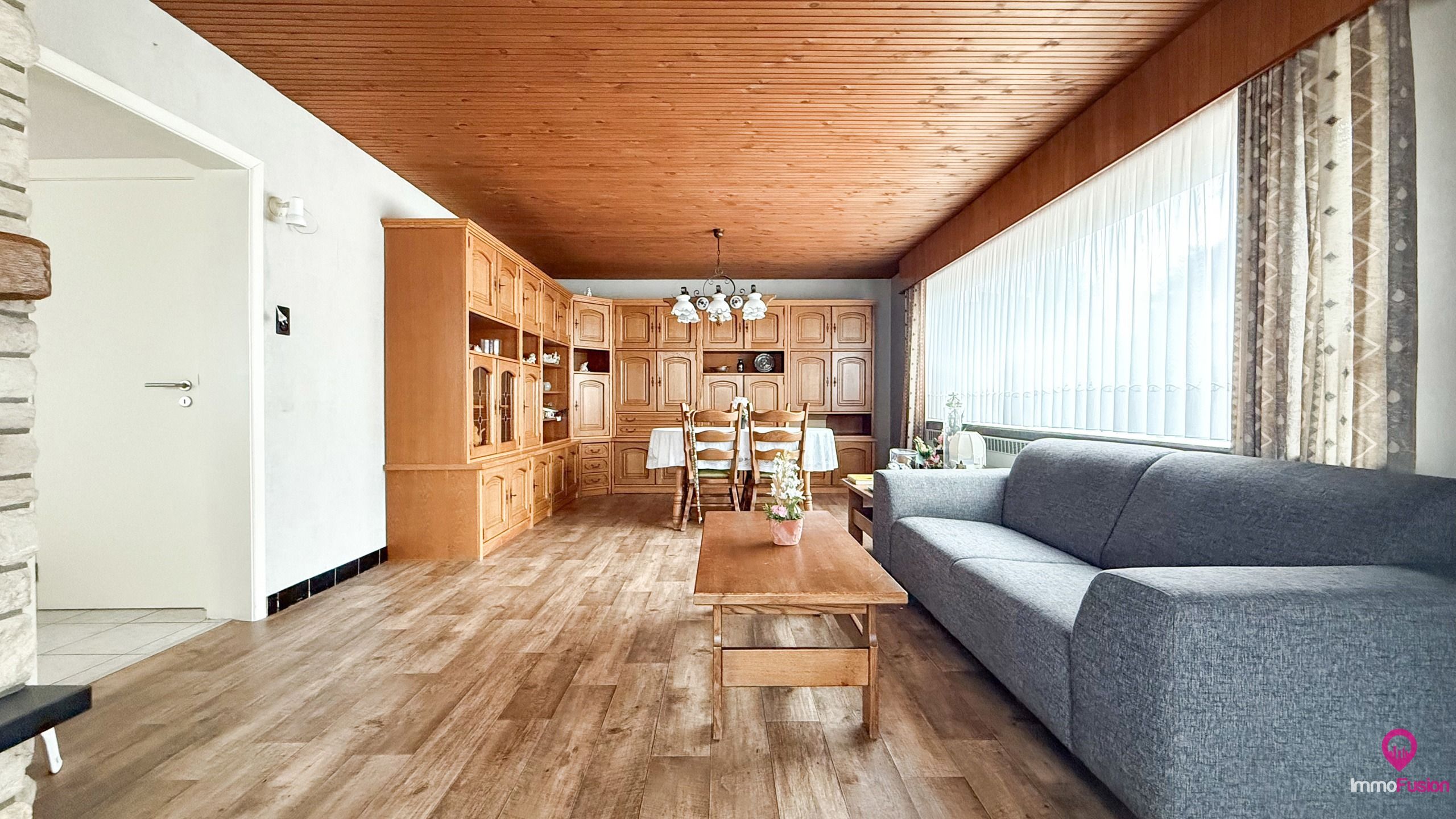Te vernieuwen woning met 4 slaapkamers en zonnige tuin! foto 3